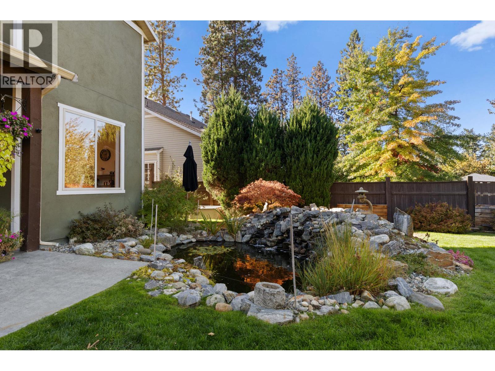 Picture for 898 Paret  Crescent https://www.cirrealty.ca/reb/bc/2/10365802_66.jpg