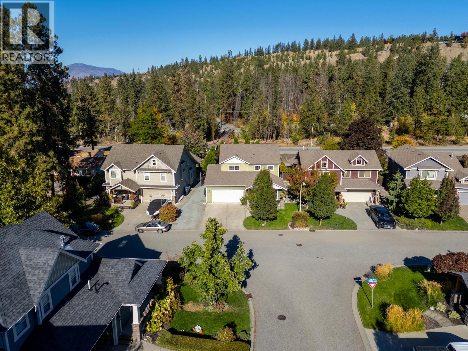 Picture for 898 Paret  Crescent https://www.cirrealty.ca/reb/bc/2/10365802_74.jpg