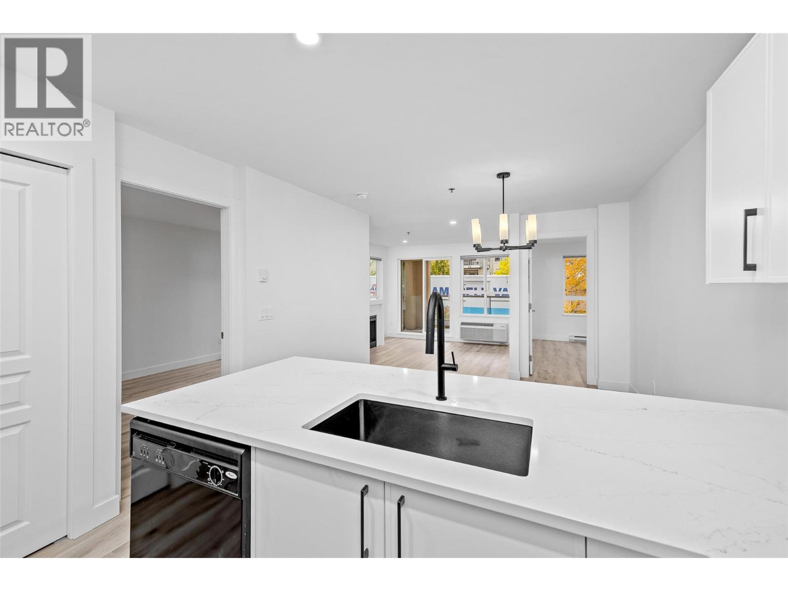 Picture for Unit #241, 1099 Sunset  Drive https://www.cirrealty.ca/reb/bc/2/10365812_10.jpg