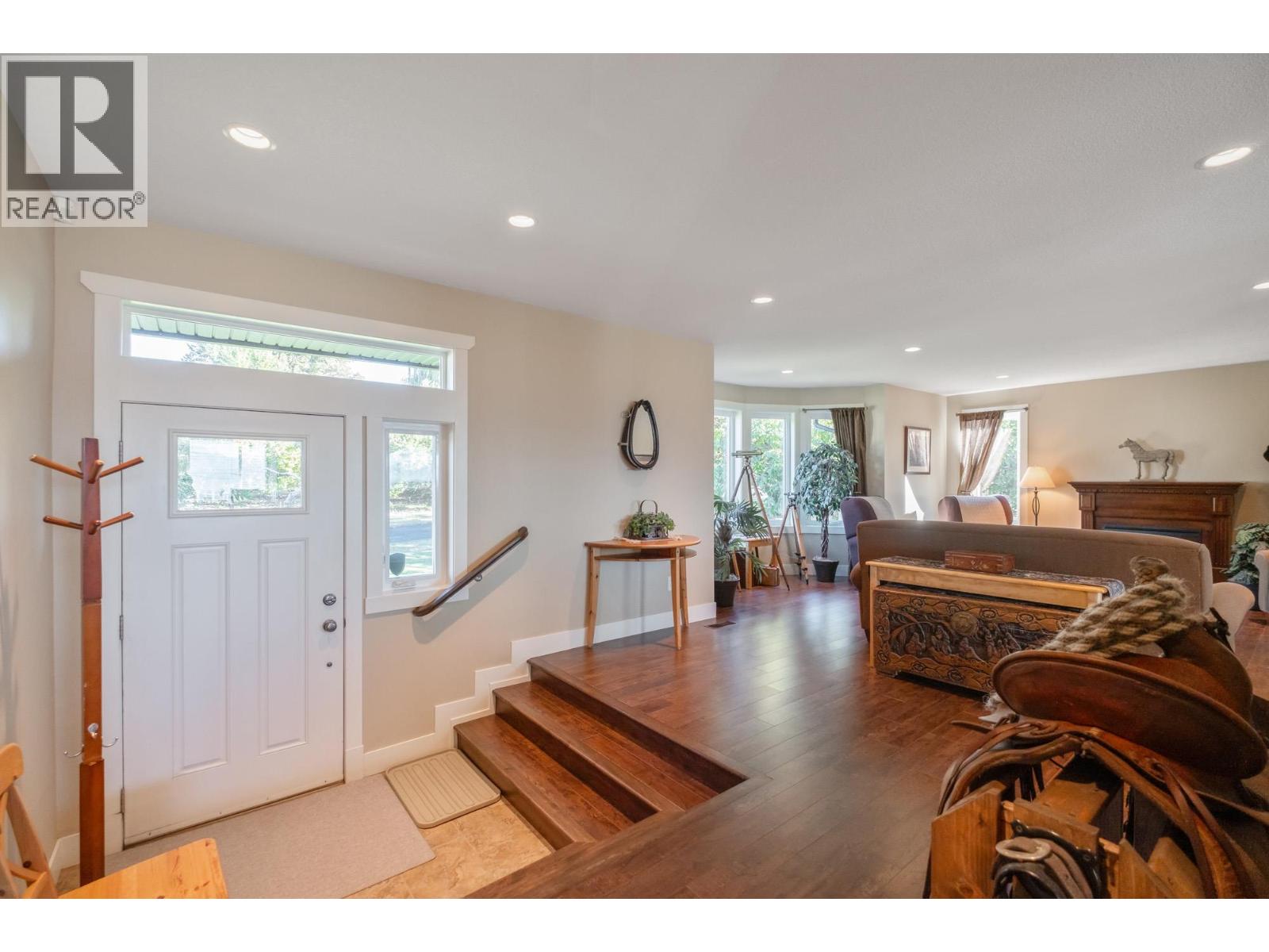 Picture for 3769 Spiers  Road https://www.cirrealty.ca/reb/bc/2/10366112_11.jpg