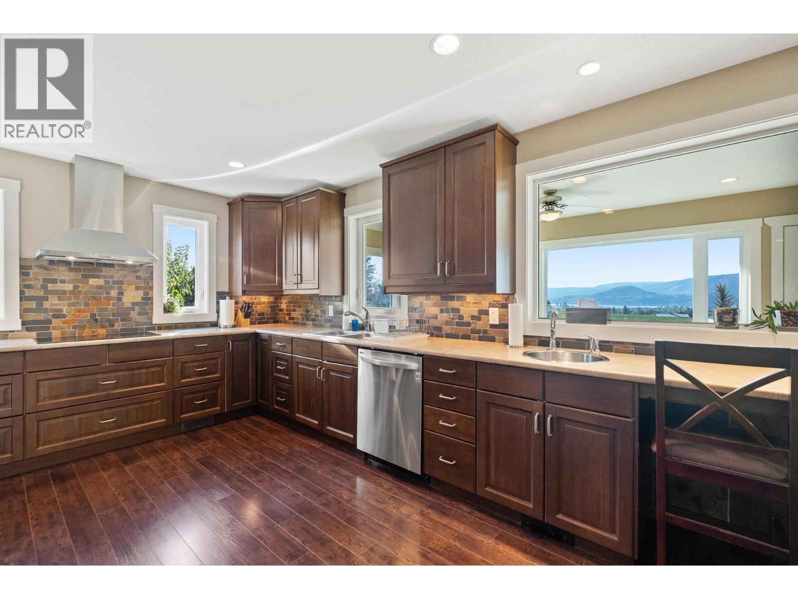 Picture for 3769 Spiers  Road https://www.cirrealty.ca/reb/bc/2/10366112_23.jpg