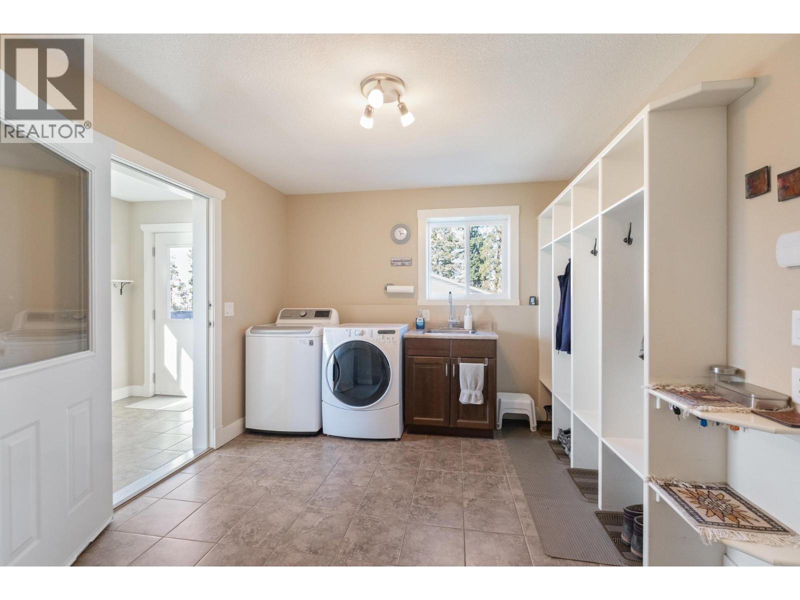 Picture for 3769 Spiers  Road https://www.cirrealty.ca/reb/bc/2/10366112_38.jpg