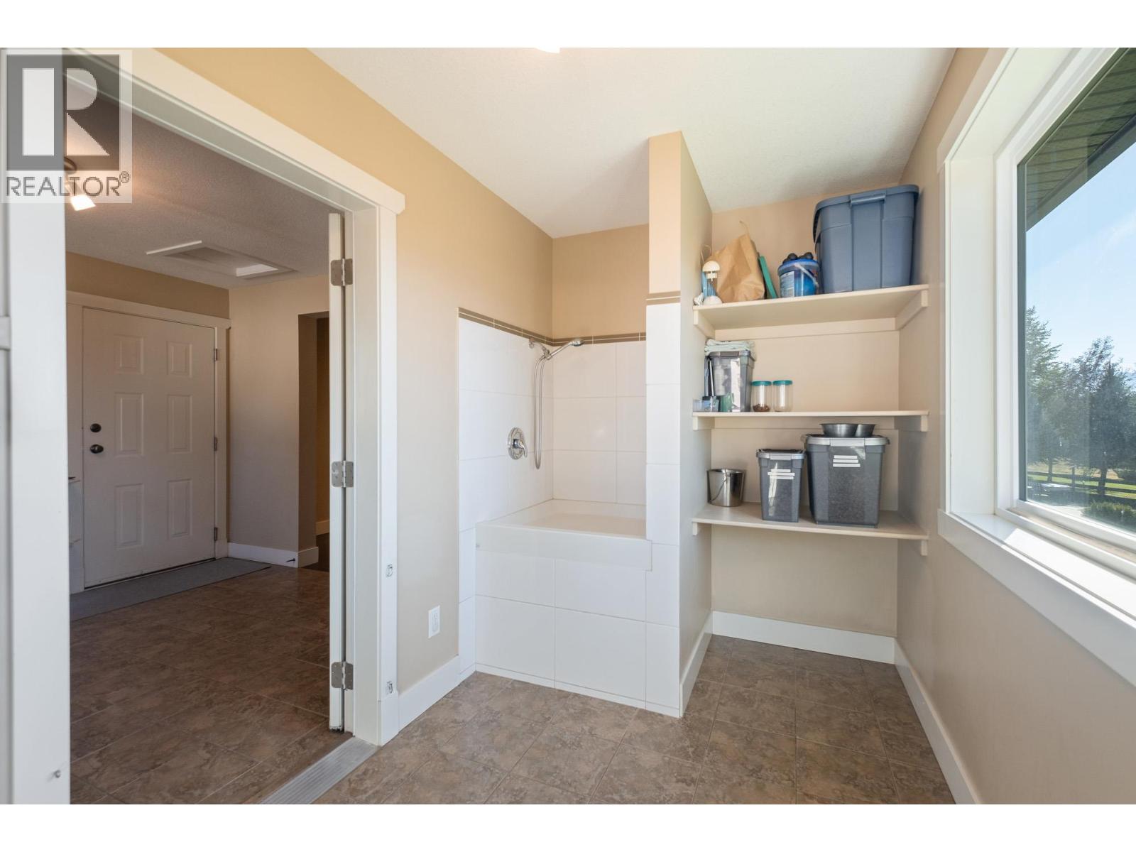 Picture for 3769 Spiers  Road https://www.cirrealty.ca/reb/bc/2/10366112_40.jpg