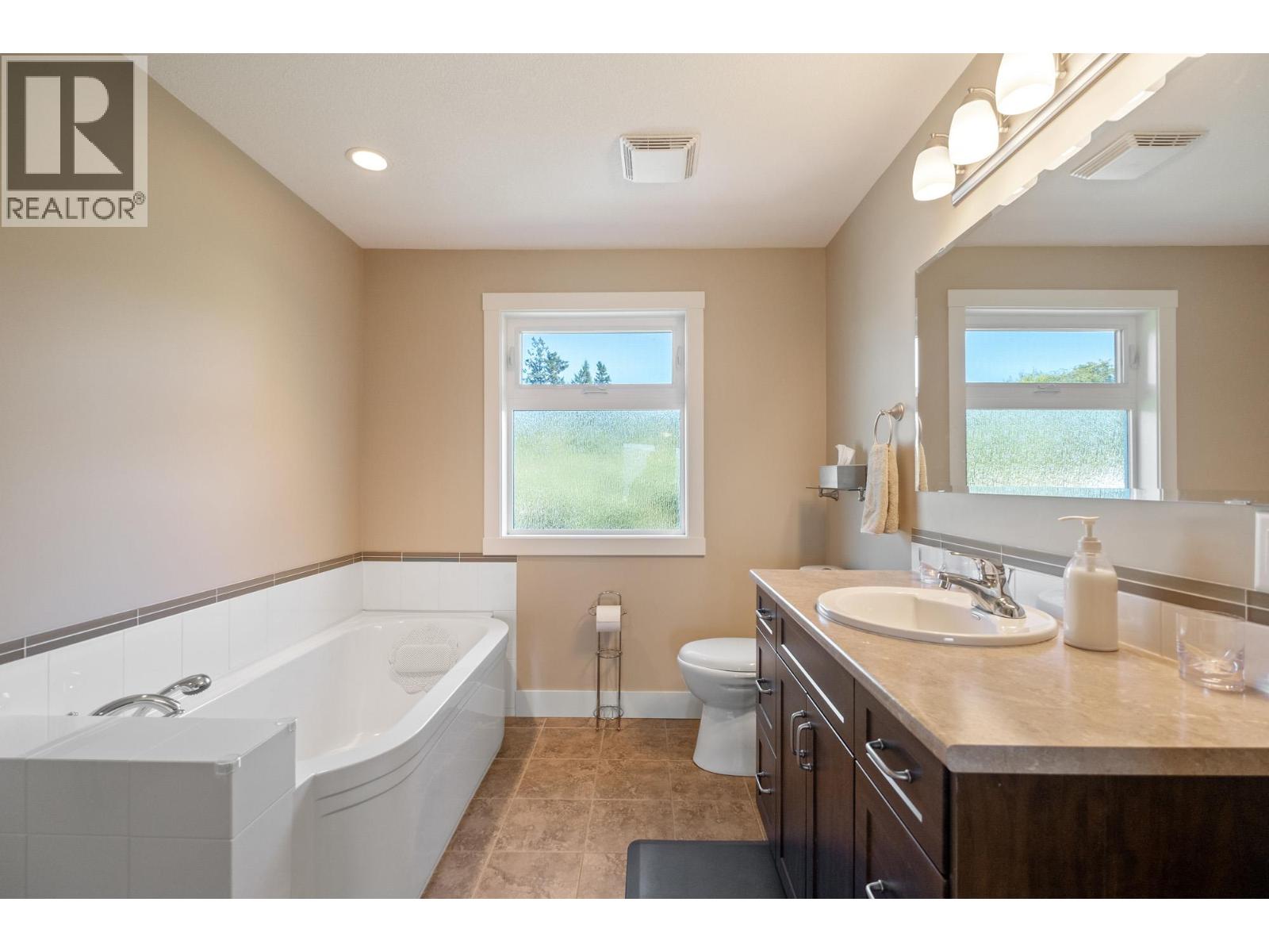 Picture for 3769 Spiers  Road https://www.cirrealty.ca/reb/bc/2/10366112_47.jpg