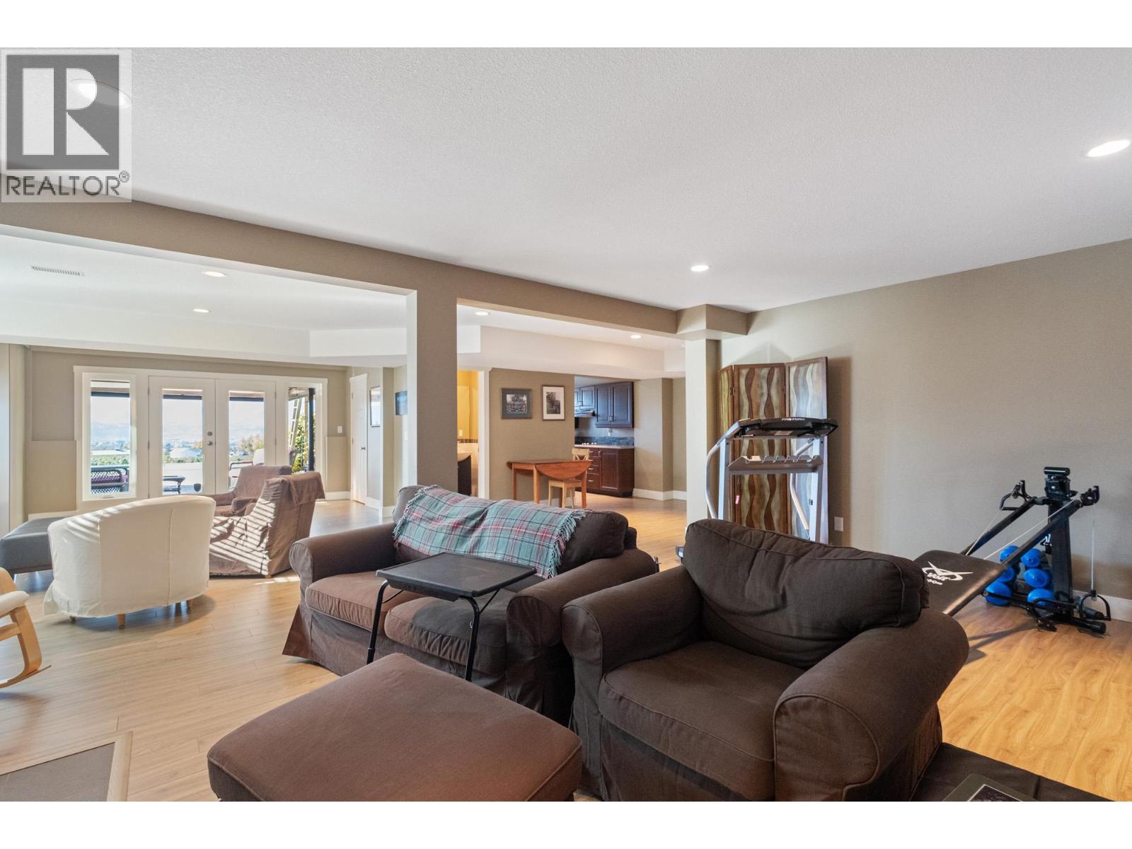 Picture for 3769 Spiers  Road https://www.cirrealty.ca/reb/bc/2/10366112_54.jpg