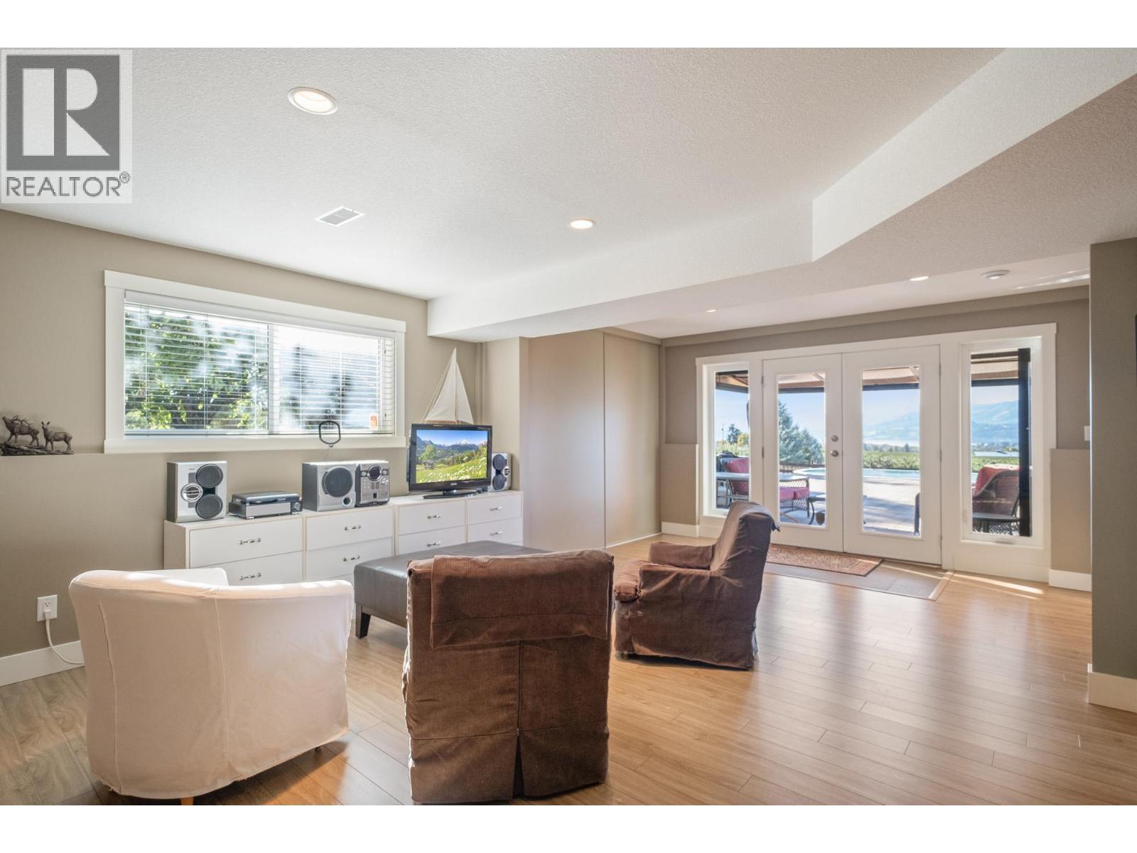 Picture for 3769 Spiers  Road https://www.cirrealty.ca/reb/bc/2/10366112_56.jpg