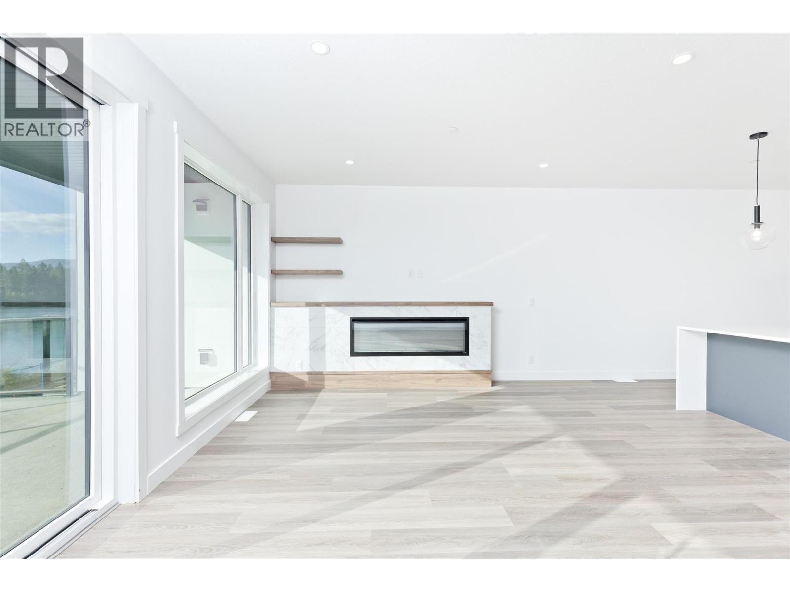 Picture for Unit #407, 2735 Shannon Lake  Road https://www.cirrealty.ca/reb/bc/2/10366122_14.jpg