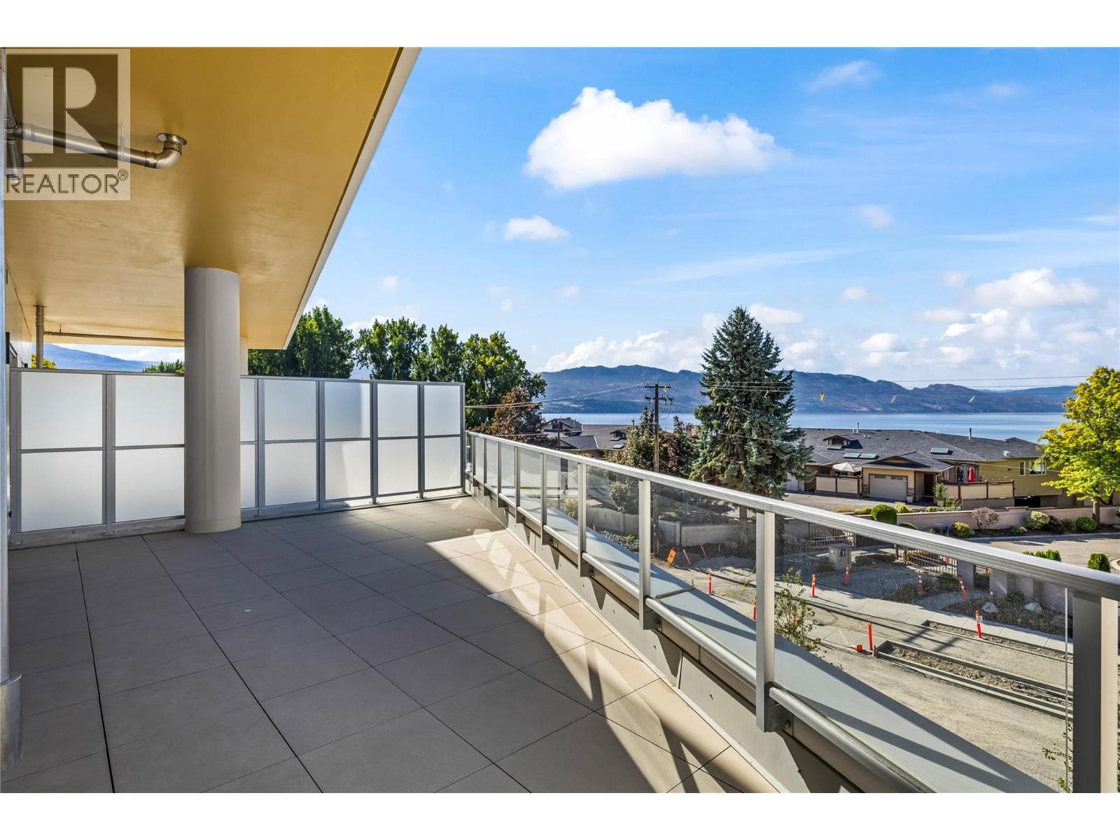 Picture for Unit #306, 3340 Lakeshore  Drive https://www.cirrealty.ca/reb/bc/2/10366142_11.jpg