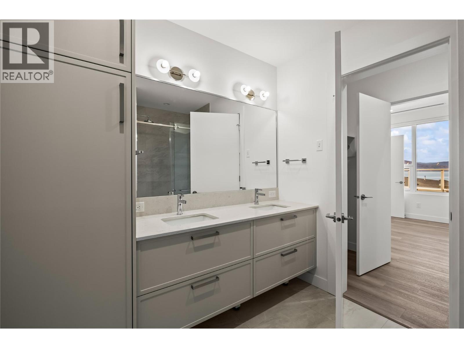 Picture for Unit #306, 3340 Lakeshore  Drive https://www.cirrealty.ca/reb/bc/2/10366142_24.jpg