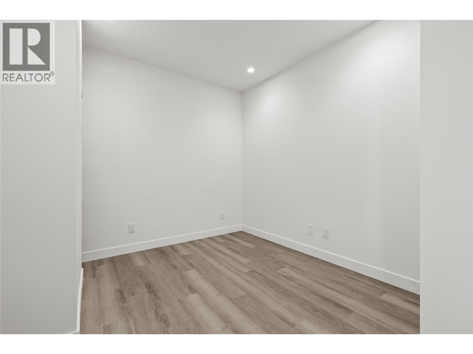 Picture for Unit #306, 3340 Lakeshore  Drive https://www.cirrealty.ca/reb/bc/2/10366142_26.jpg
