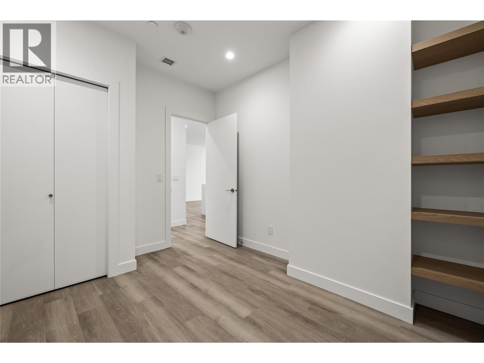 Picture for Unit #306, 3340 Lakeshore  Drive https://www.cirrealty.ca/reb/bc/2/10366142_27.jpg