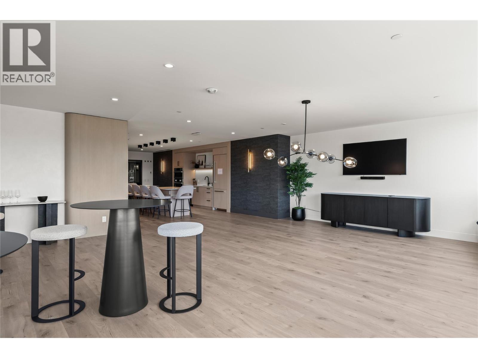 Picture for Unit #306, 3340 Lakeshore  Drive https://www.cirrealty.ca/reb/bc/2/10366142_43.jpg