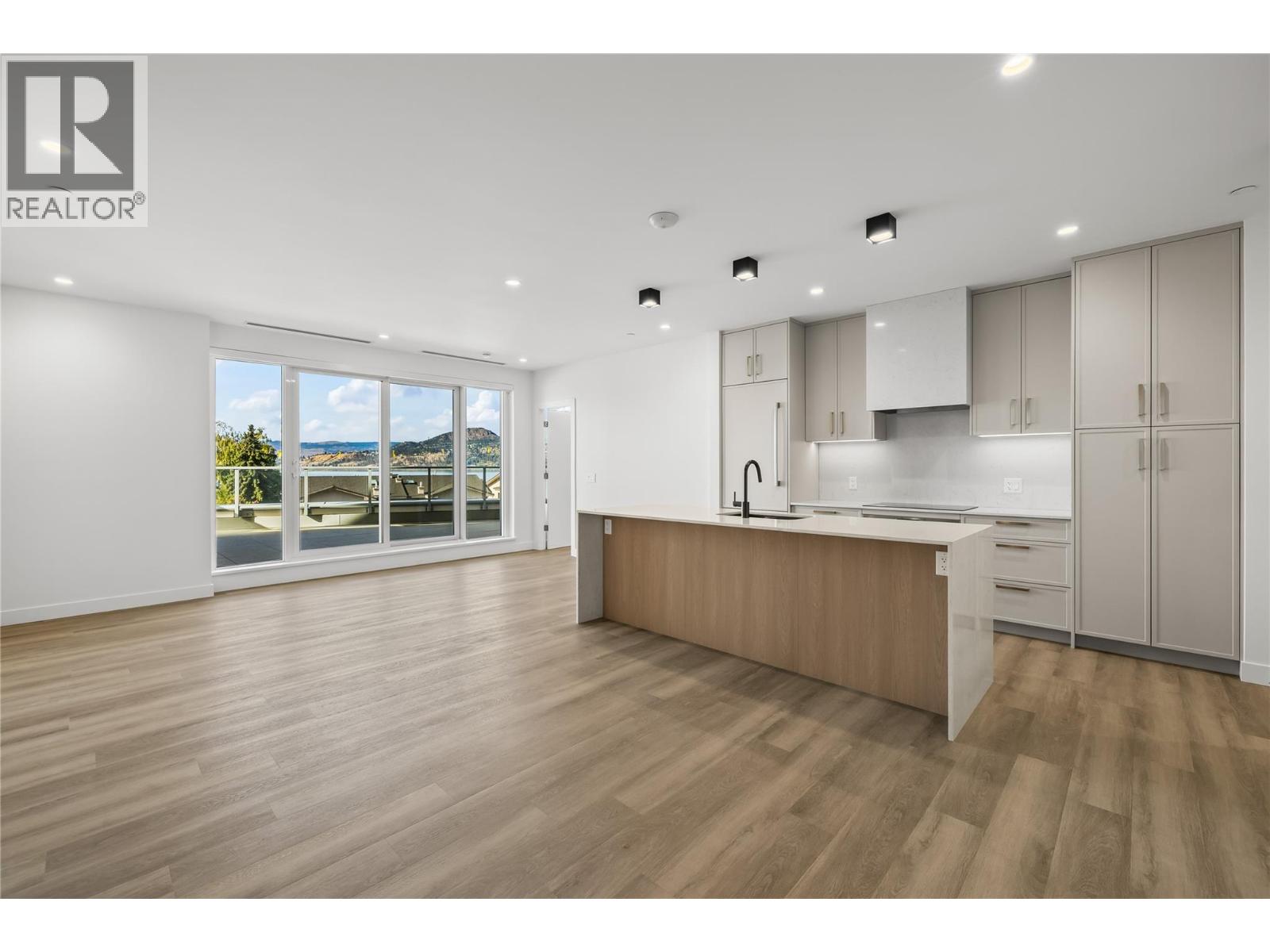 Picture for Unit #306, 3340 Lakeshore  Drive https://www.cirrealty.ca/reb/bc/2/10366142_7.jpg