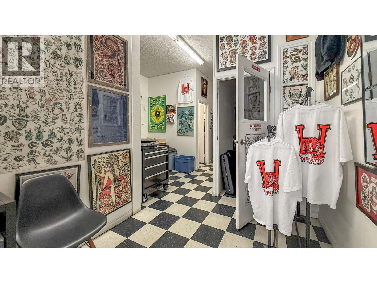 Picture for 166 Asher  Road https://www.cirrealty.ca/reb/bc/2/10366162_11.jpg