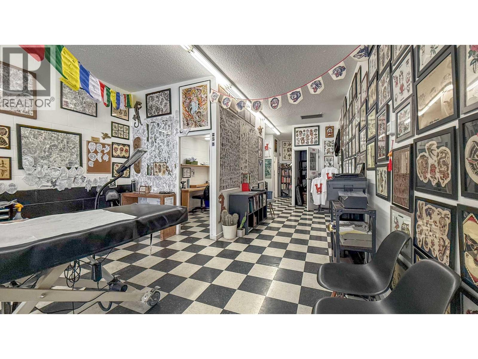 Picture for 166 Asher  Road https://www.cirrealty.ca/reb/bc/2/10366162_14.jpg