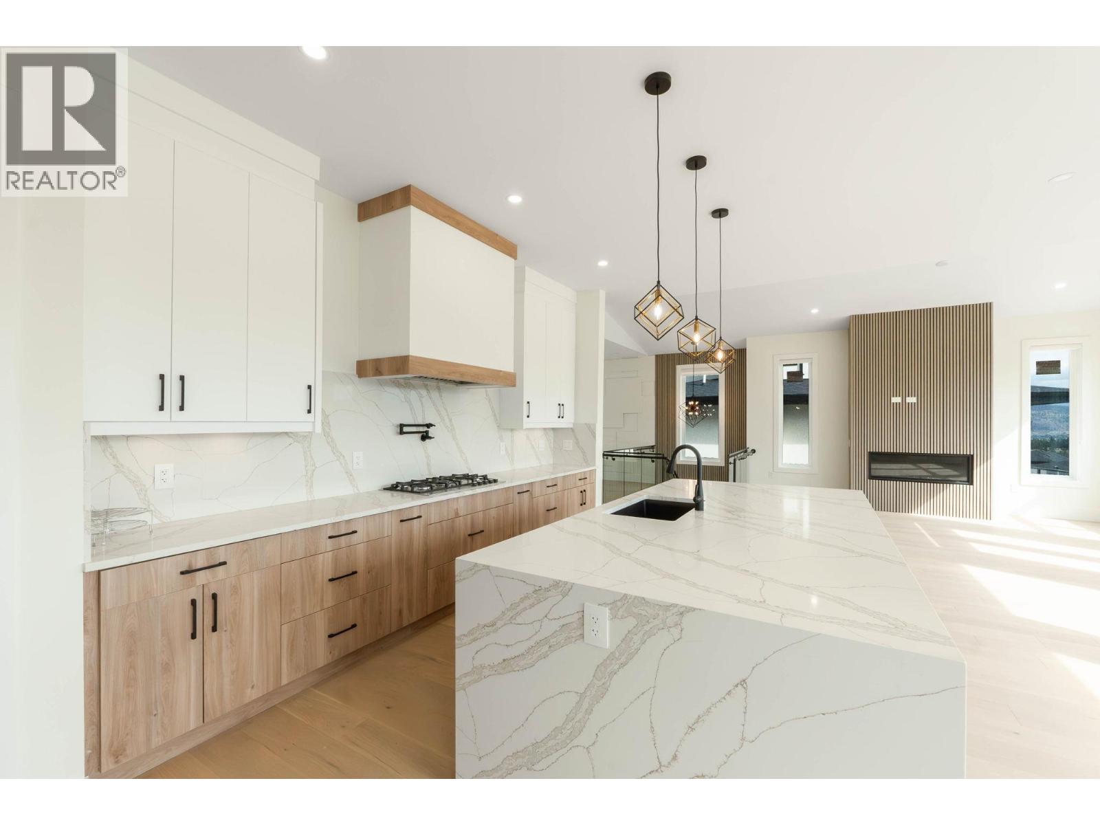Picture for Unit #30, 830 Westview  Way https://www.cirrealty.ca/reb/bc/2/10366242_11.jpg