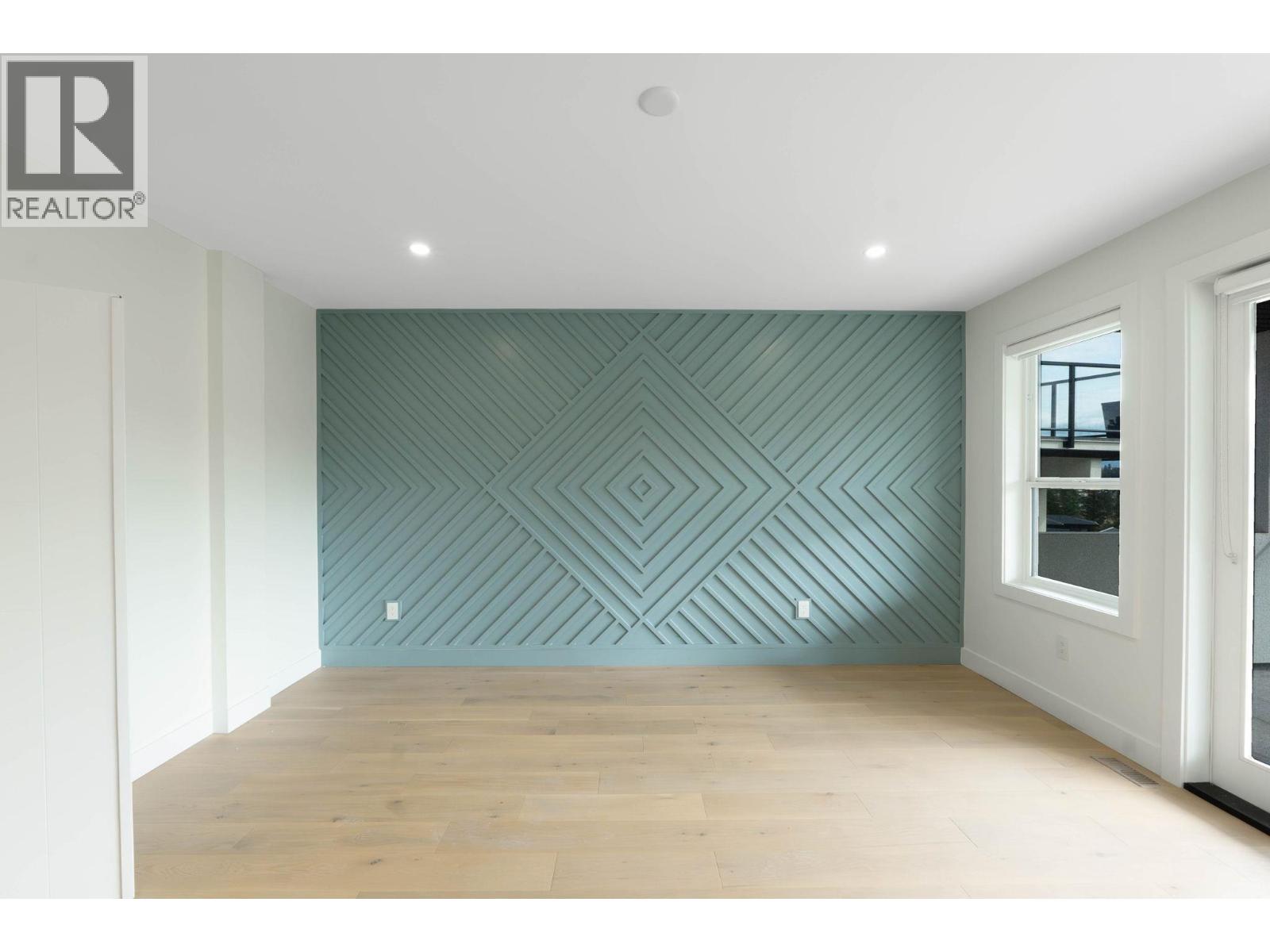 Picture for Unit #30, 830 Westview  Way https://www.cirrealty.ca/reb/bc/2/10366242_12.jpg