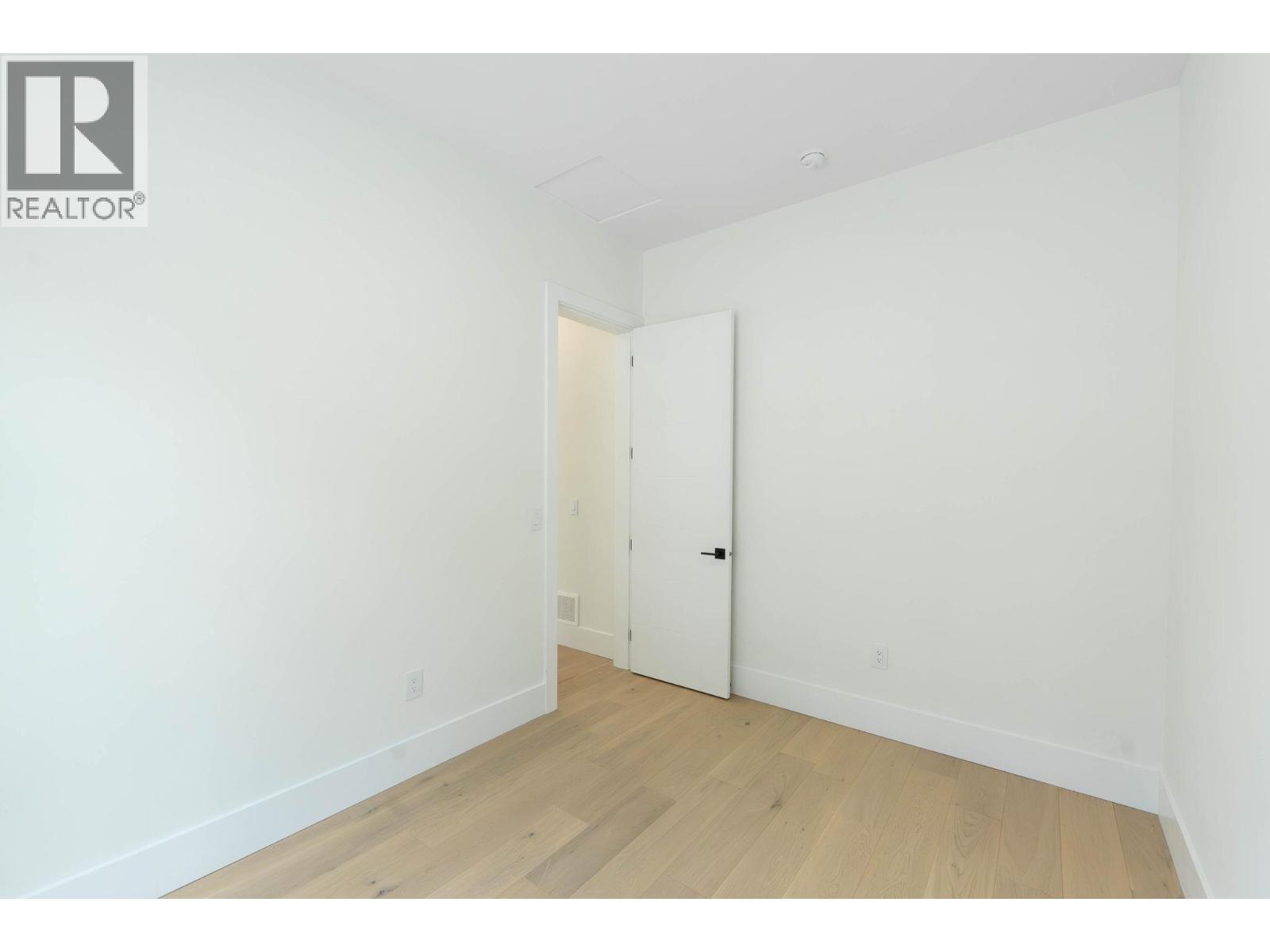 Picture for Unit #30, 830 Westview  Way https://www.cirrealty.ca/reb/bc/2/10366242_14.jpg