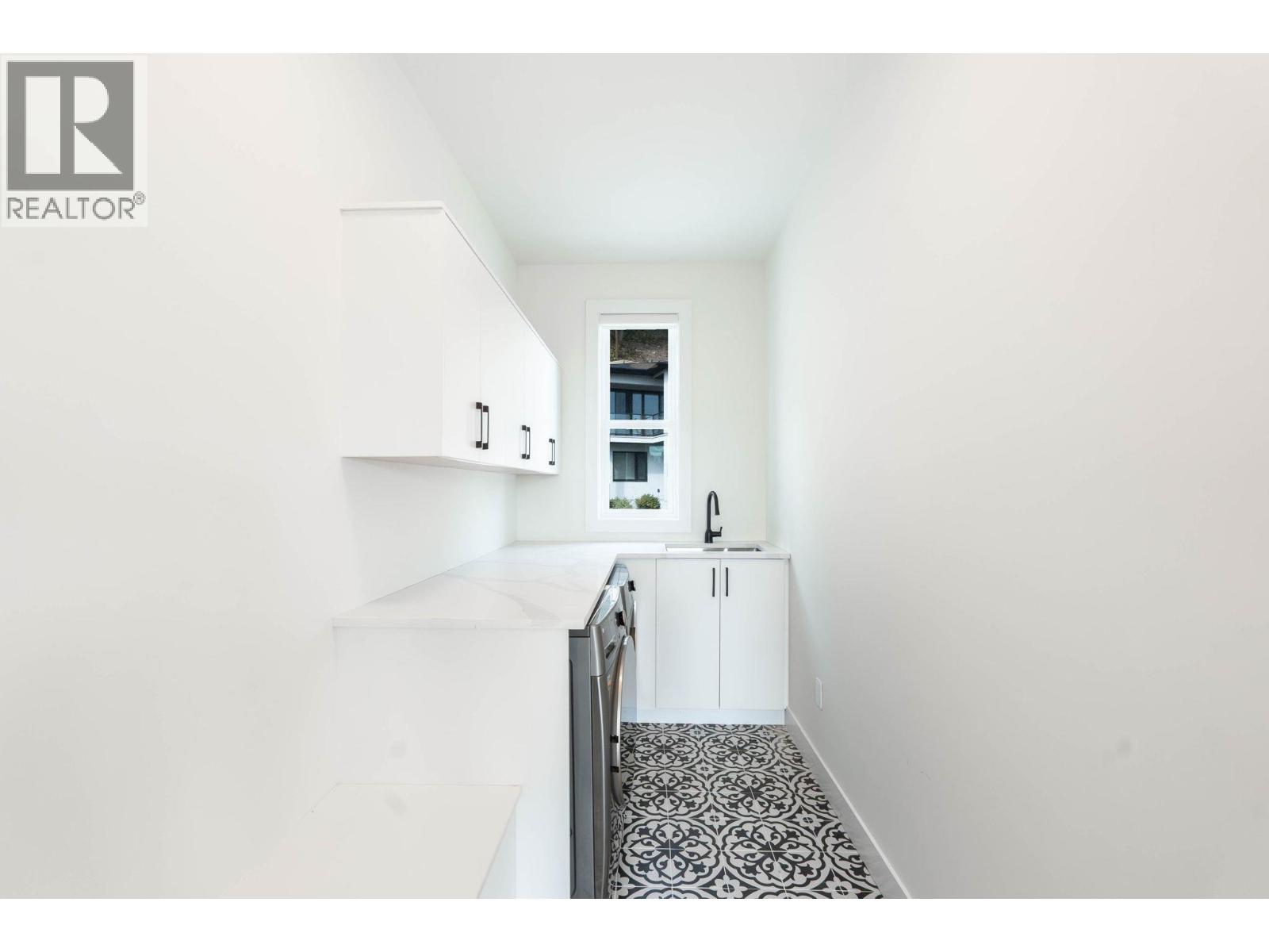 Picture for Unit #30, 830 Westview  Way https://www.cirrealty.ca/reb/bc/2/10366242_15.jpg