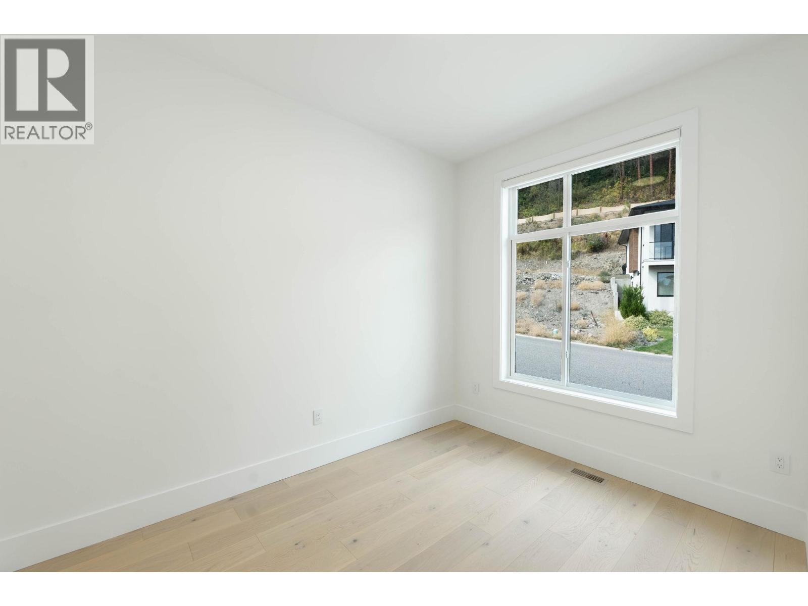 Picture for Unit #30, 830 Westview  Way https://www.cirrealty.ca/reb/bc/2/10366242_16.jpg