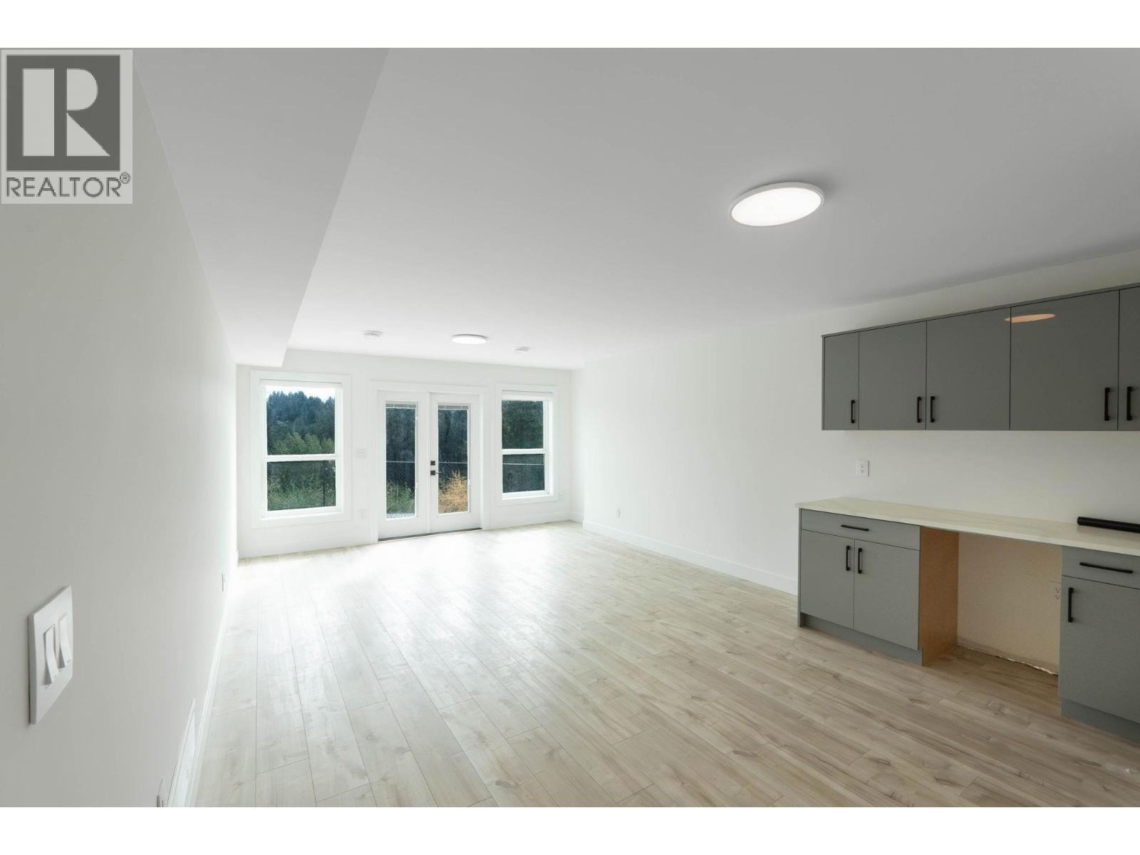 Picture for Unit #30, 830 Westview  Way https://www.cirrealty.ca/reb/bc/2/10366242_17.jpg