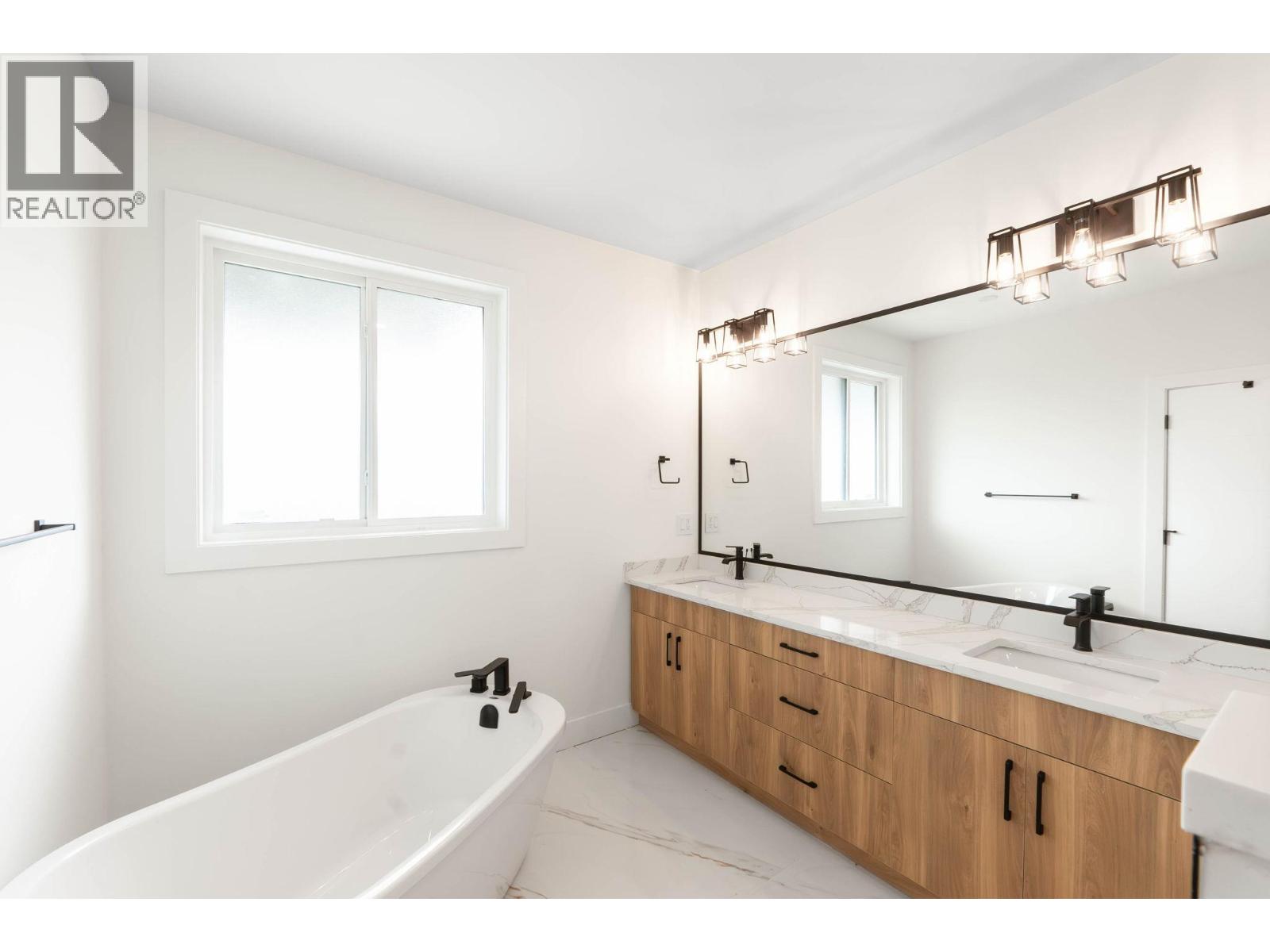 Picture for Unit #30, 830 Westview  Way https://www.cirrealty.ca/reb/bc/2/10366242_27.jpg