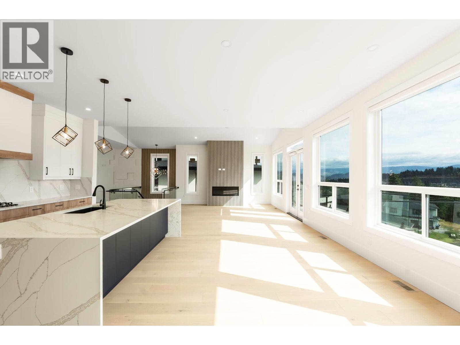 Picture for Unit #30, 830 Westview  Way https://www.cirrealty.ca/reb/bc/2/10366242_3.jpg
