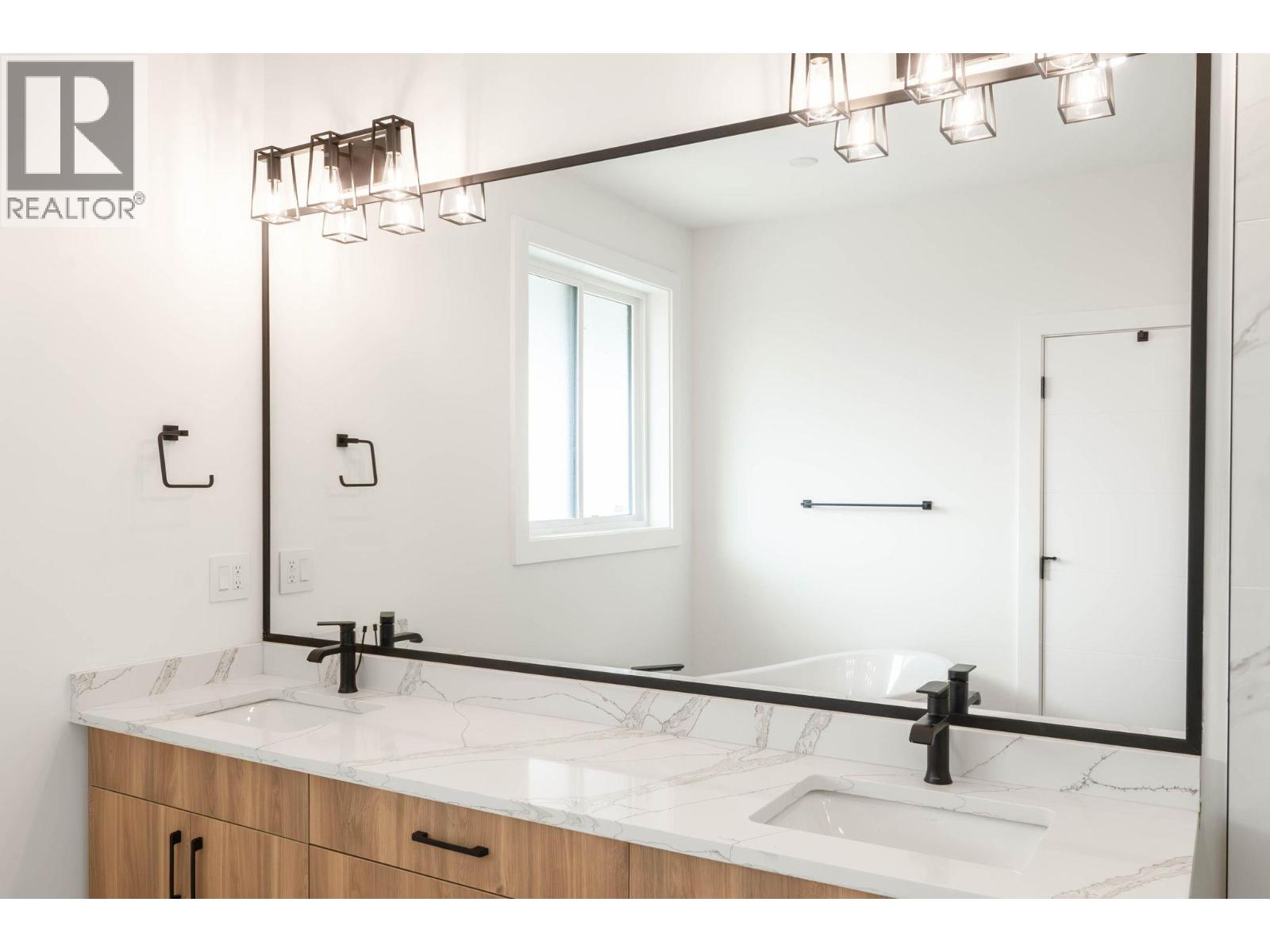 Picture for Unit #30, 830 Westview  Way https://www.cirrealty.ca/reb/bc/2/10366242_31.jpg