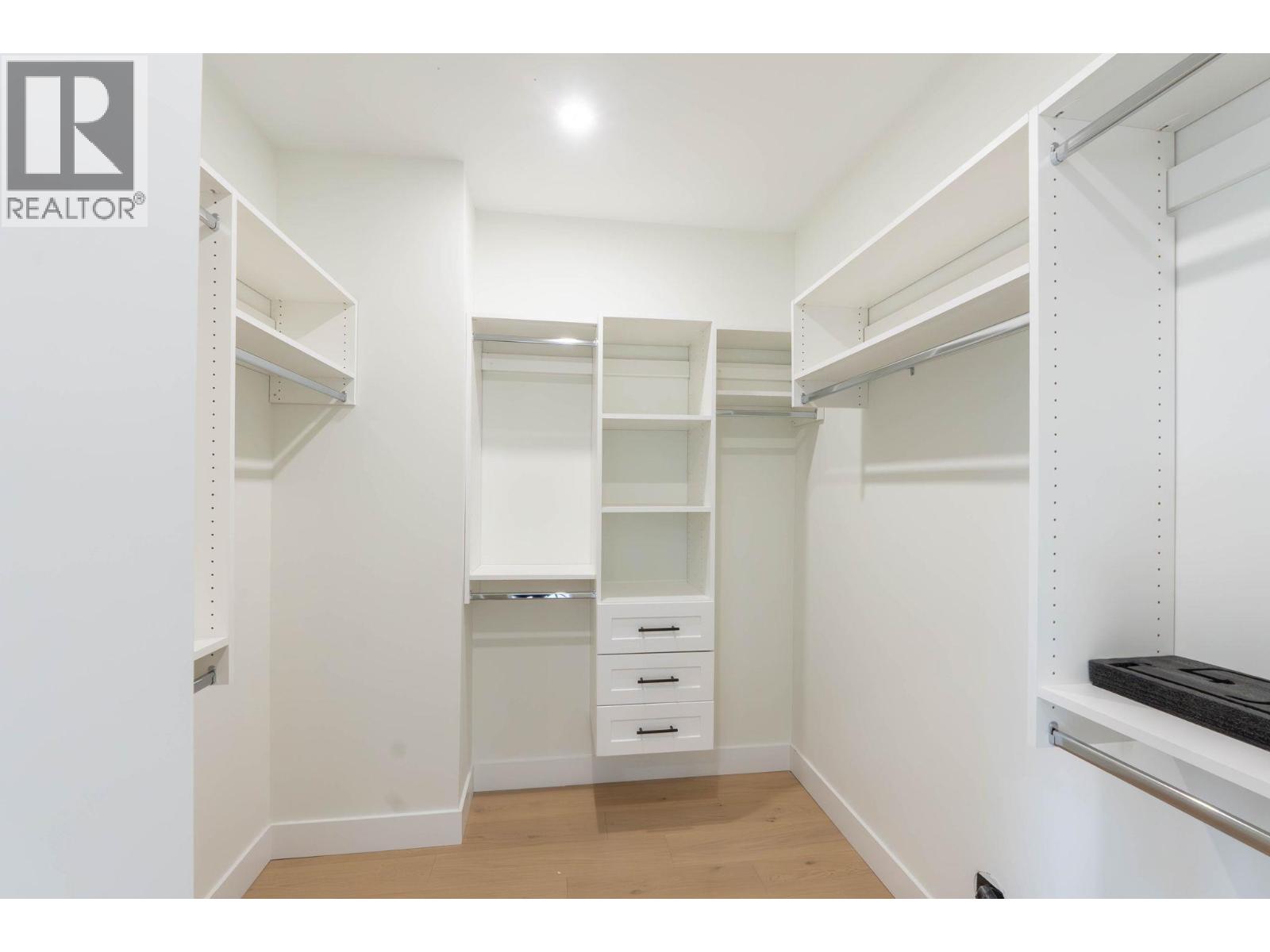 Picture for Unit #30, 830 Westview  Way https://www.cirrealty.ca/reb/bc/2/10366242_32.jpg