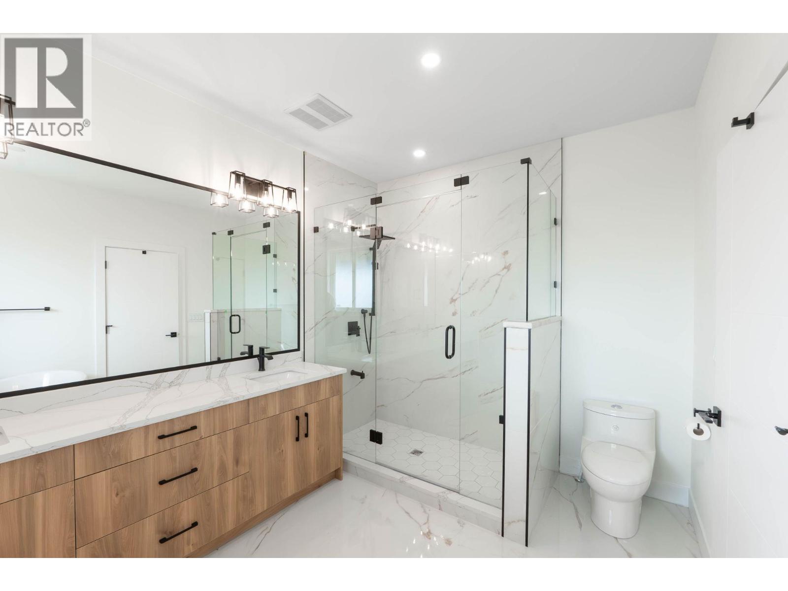 Picture for Unit #30, 830 Westview  Way https://www.cirrealty.ca/reb/bc/2/10366242_5.jpg