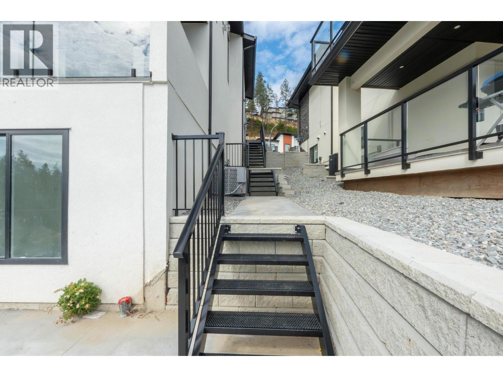 Picture for Unit #30, 830 Westview  Way https://www.cirrealty.ca/reb/bc/2/10366242_50.jpg