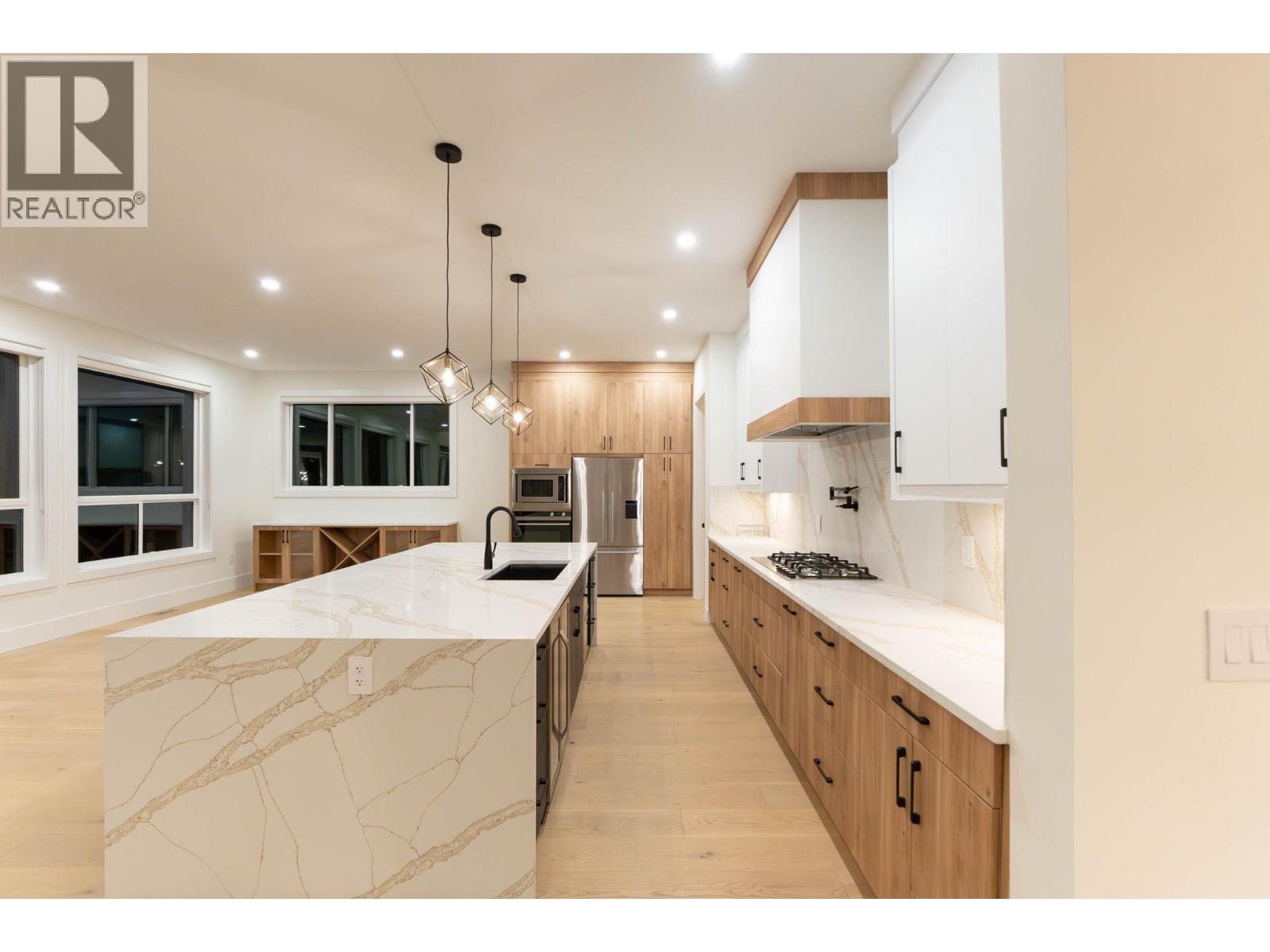 Picture for Unit #30, 830 Westview  Way https://www.cirrealty.ca/reb/bc/2/10366242_65.jpg