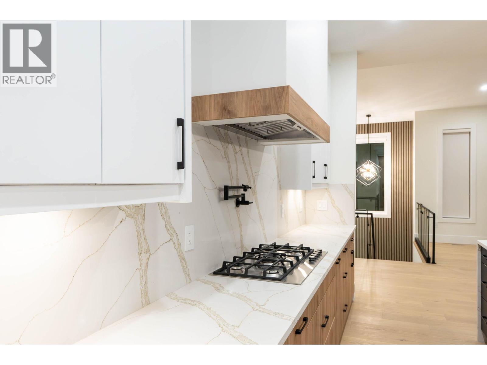 Picture for Unit #30, 830 Westview  Way https://www.cirrealty.ca/reb/bc/2/10366242_67.jpg