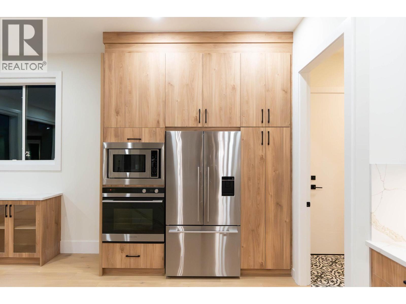 Picture for Unit #30, 830 Westview  Way https://www.cirrealty.ca/reb/bc/2/10366242_70.jpg