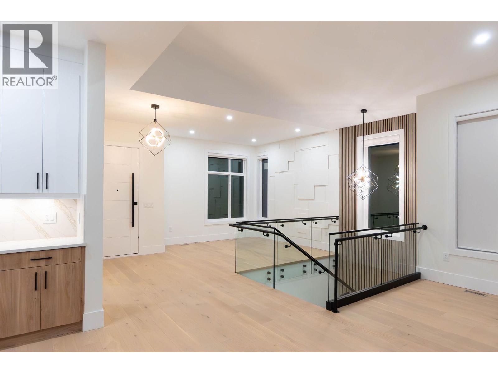Picture for Unit #30, 830 Westview  Way https://www.cirrealty.ca/reb/bc/2/10366242_71.jpg