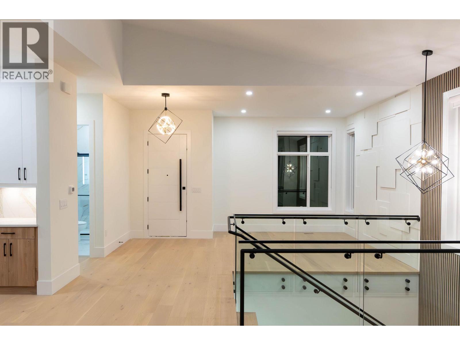Picture for Unit #30, 830 Westview  Way https://www.cirrealty.ca/reb/bc/2/10366242_72.jpg