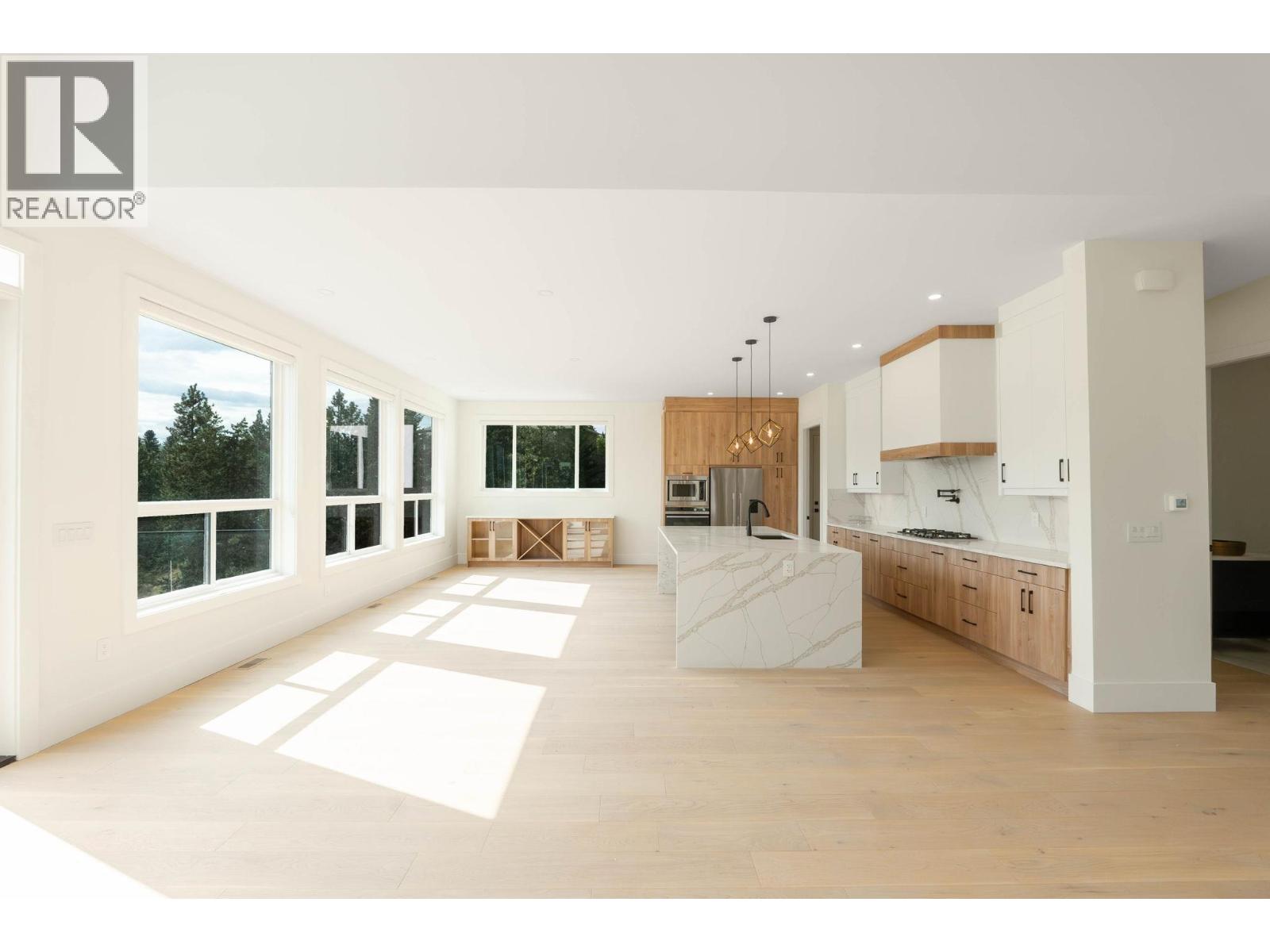 Picture for Unit #30, 830 Westview  Way https://www.cirrealty.ca/reb/bc/2/10366242_78.jpg