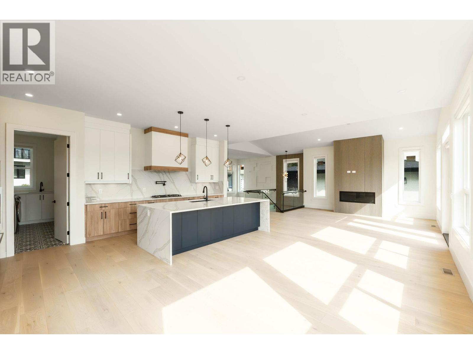 Picture for Unit #30, 830 Westview  Way https://www.cirrealty.ca/reb/bc/2/10366242_79.jpg