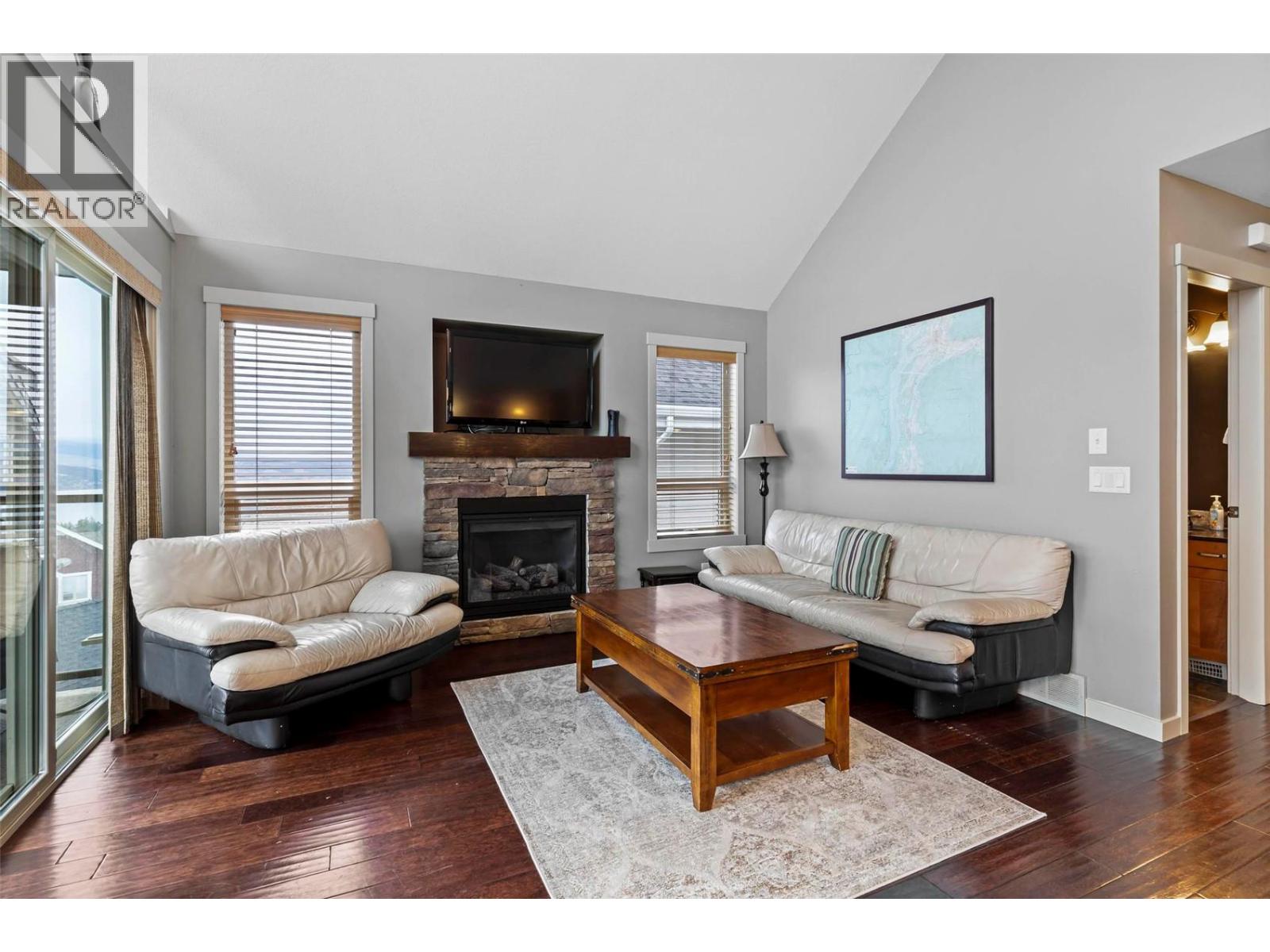 Picture for 6953 Terazona  Drive https://www.cirrealty.ca/reb/bc/2/10366292_8.jpg