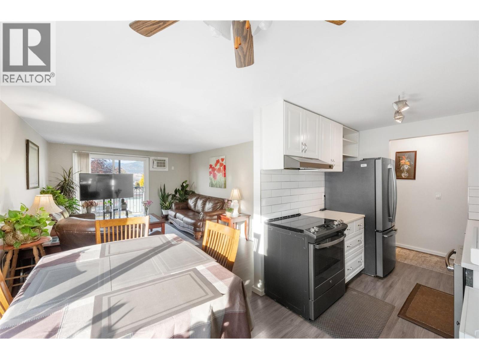 Picture for Unit #205, 1300 CHURCH  Street https://www.cirrealty.ca/reb/bc/2/10366422_10.jpg