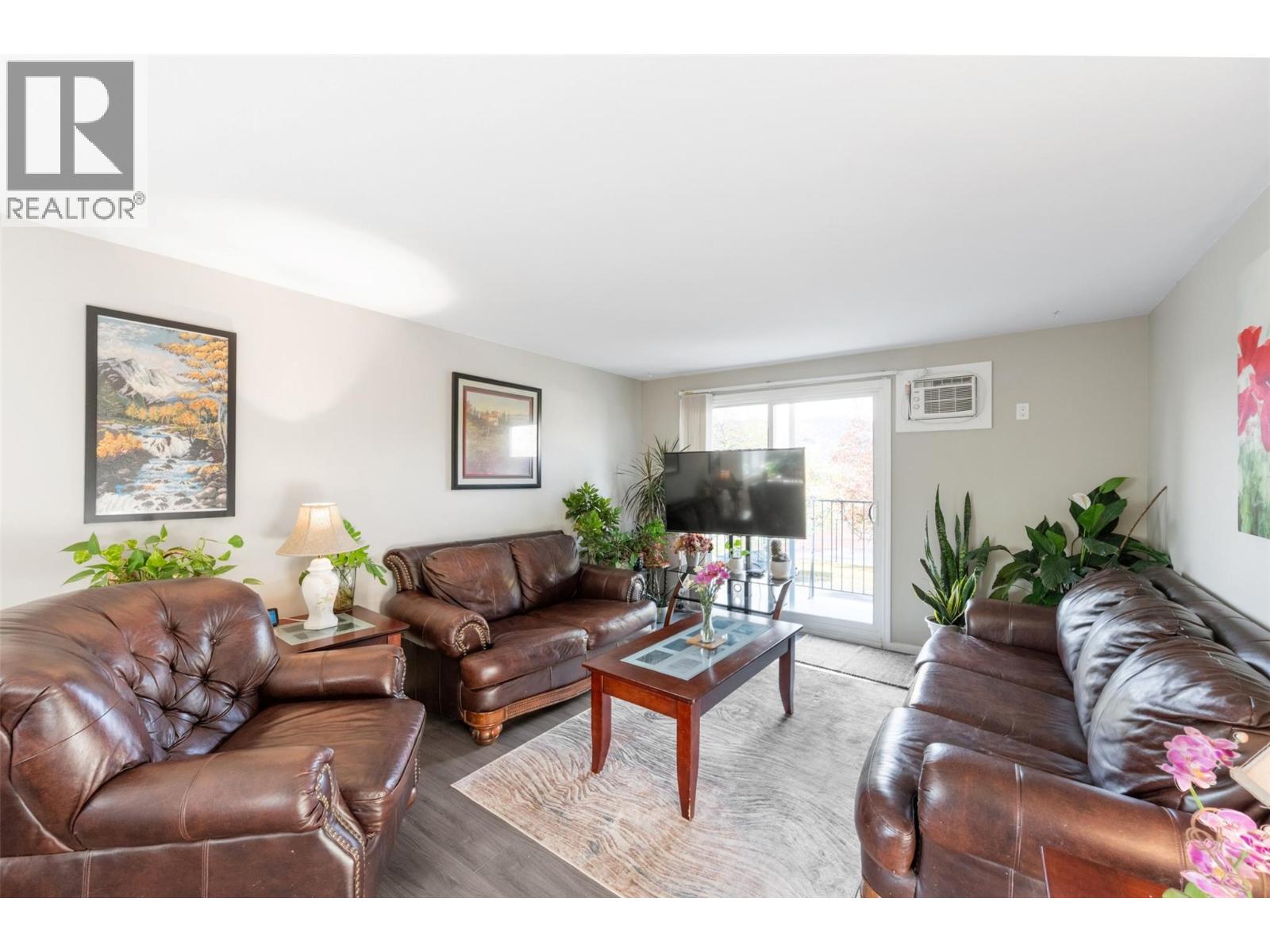 Picture for Unit #205, 1300 CHURCH  Street https://www.cirrealty.ca/reb/bc/2/10366422_11.jpg