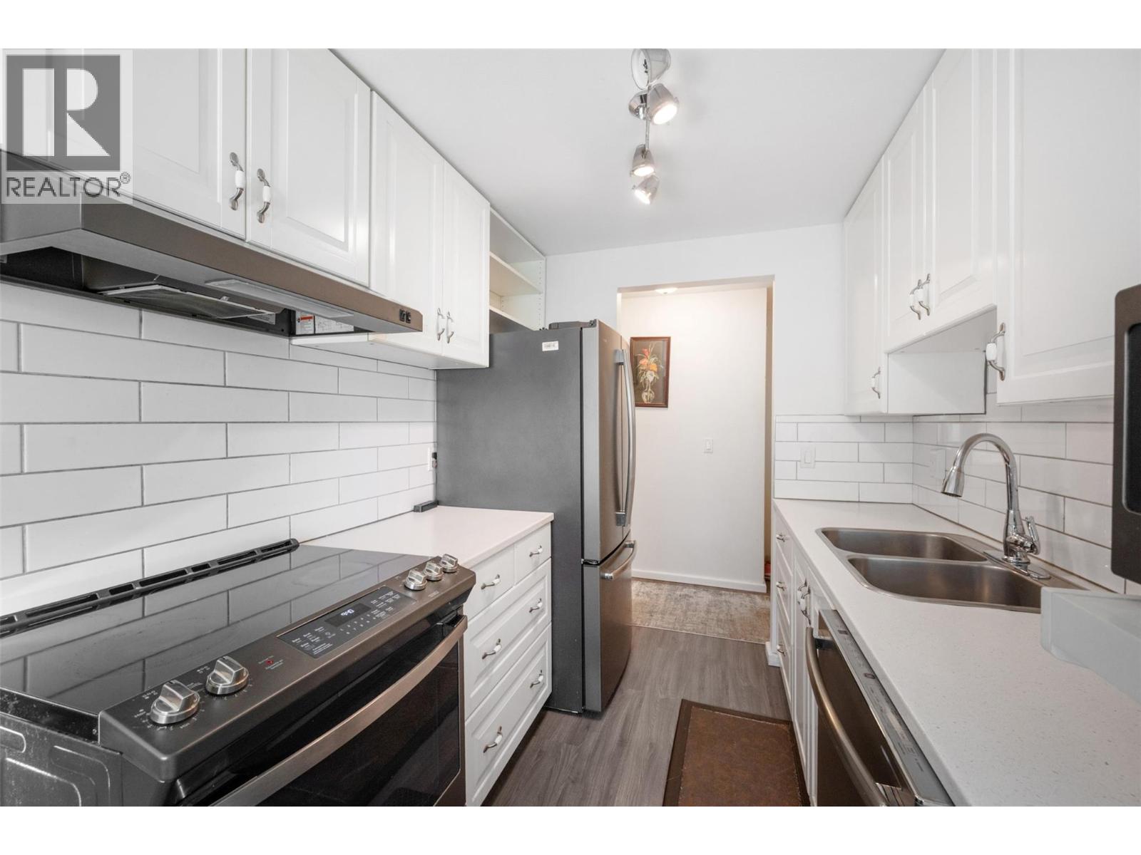Picture for Unit #205, 1300 CHURCH  Street https://www.cirrealty.ca/reb/bc/2/10366422_2.jpg