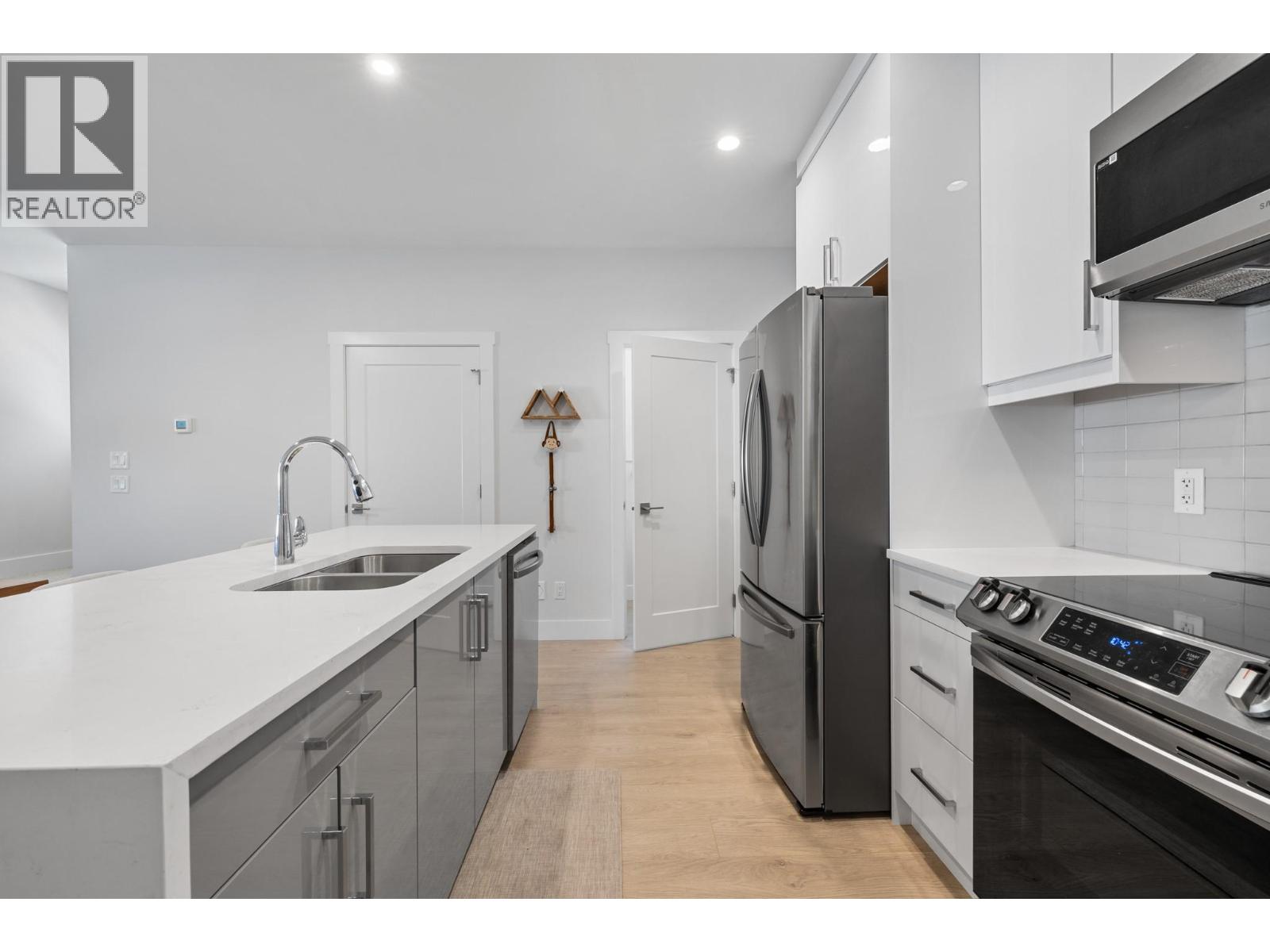 Picture for Unit #12, 115 Wyndham  Crescent https://www.cirrealty.ca/reb/bc/2/10366852_10.jpg