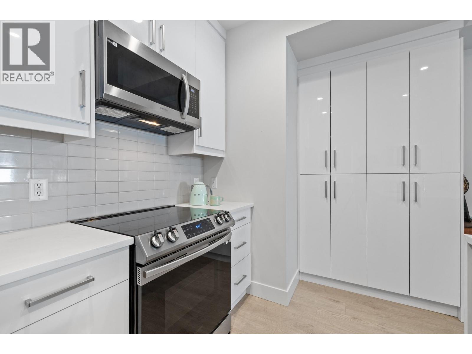 Picture for Unit #12, 115 Wyndham  Crescent https://www.cirrealty.ca/reb/bc/2/10366852_11.jpg