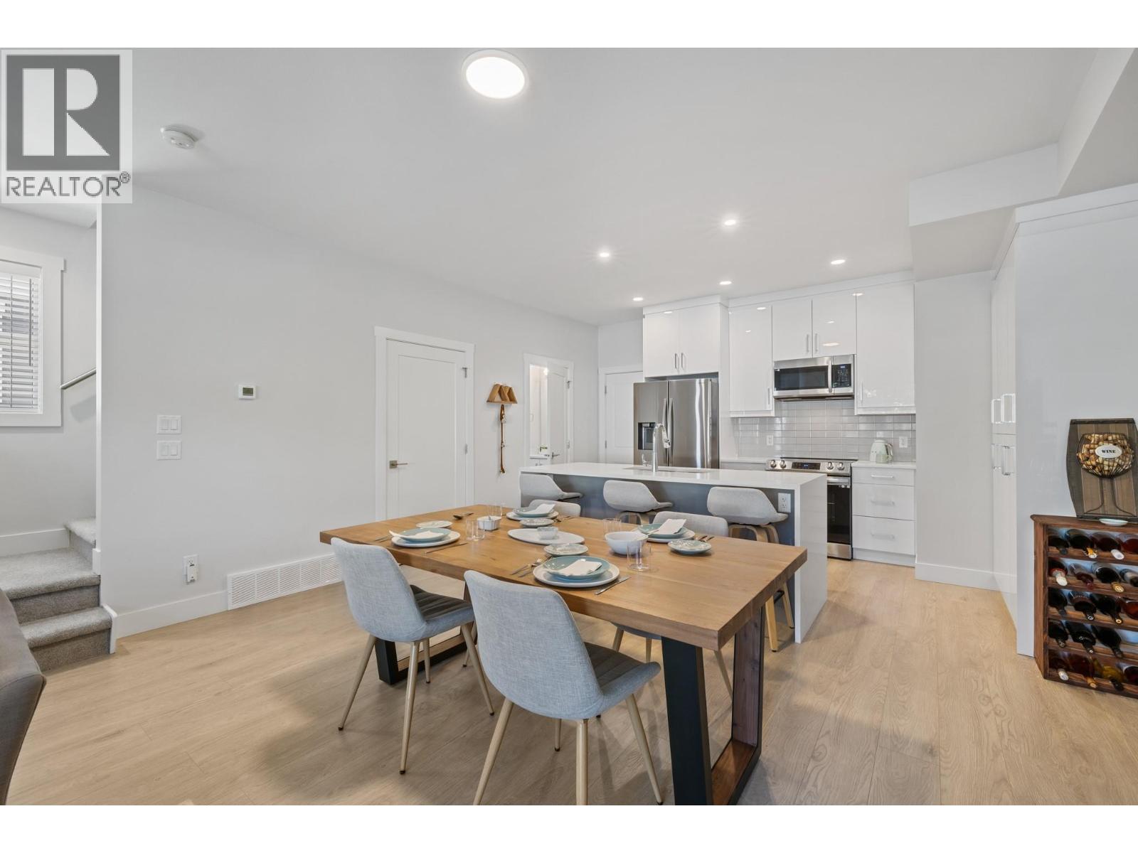 Picture for Unit #12, 115 Wyndham  Crescent https://www.cirrealty.ca/reb/bc/2/10366852_12.jpg