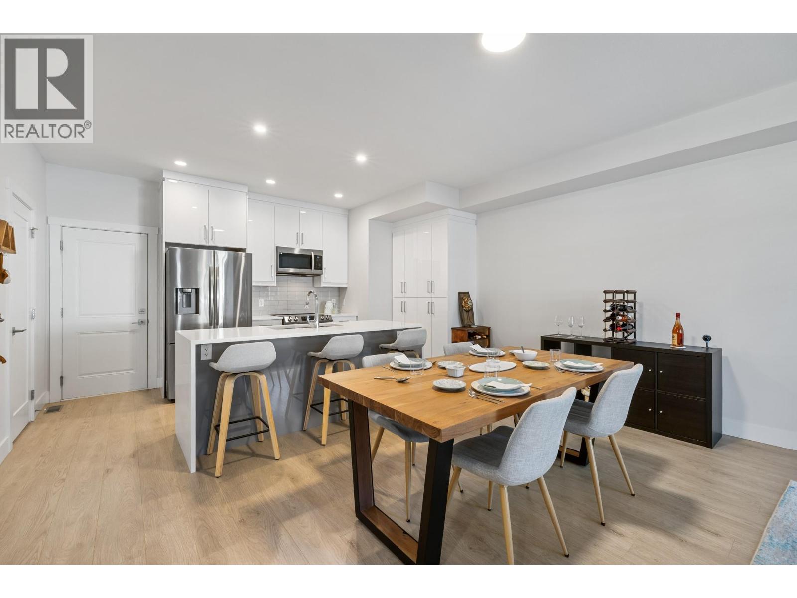 Picture for Unit #12, 115 Wyndham  Crescent https://www.cirrealty.ca/reb/bc/2/10366852_13.jpg