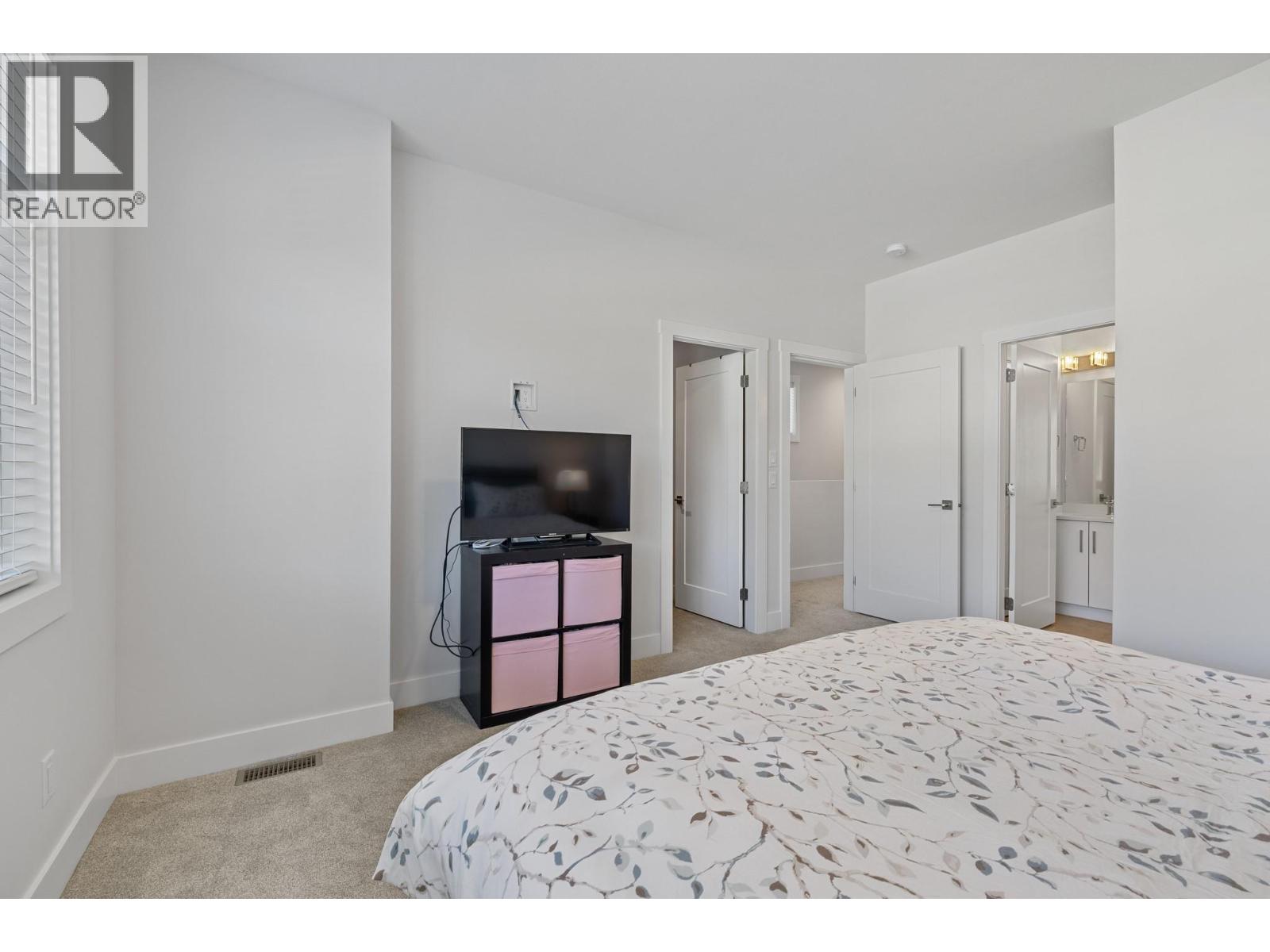 Picture for Unit #12, 115 Wyndham  Crescent https://www.cirrealty.ca/reb/bc/2/10366852_17.jpg