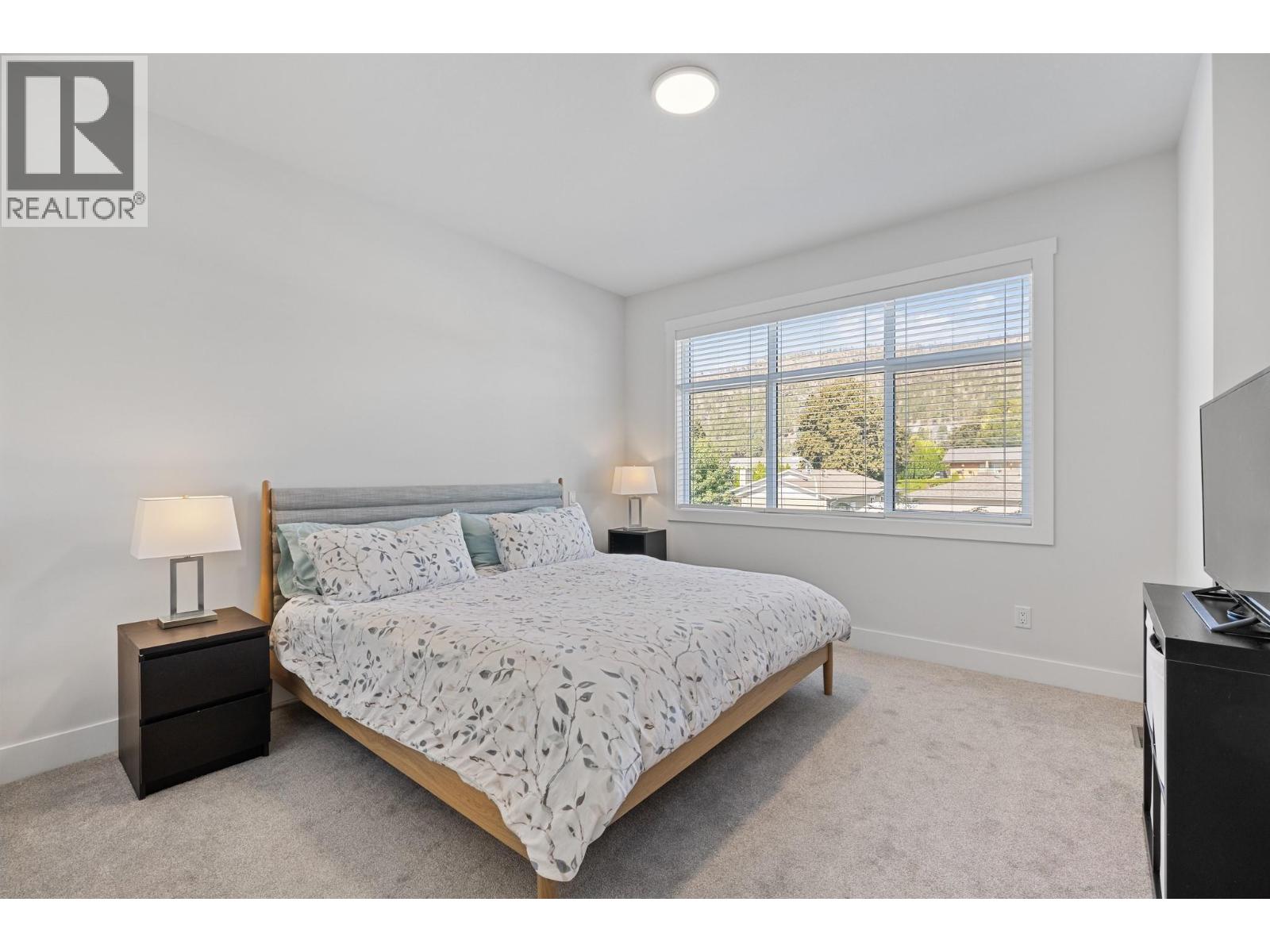 Picture for Unit #12, 115 Wyndham  Crescent https://www.cirrealty.ca/reb/bc/2/10366852_18.jpg