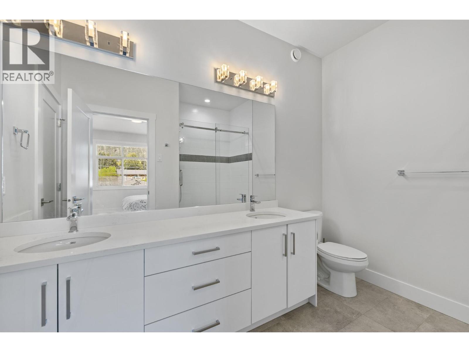 Picture for Unit #12, 115 Wyndham  Crescent https://www.cirrealty.ca/reb/bc/2/10366852_24.jpg