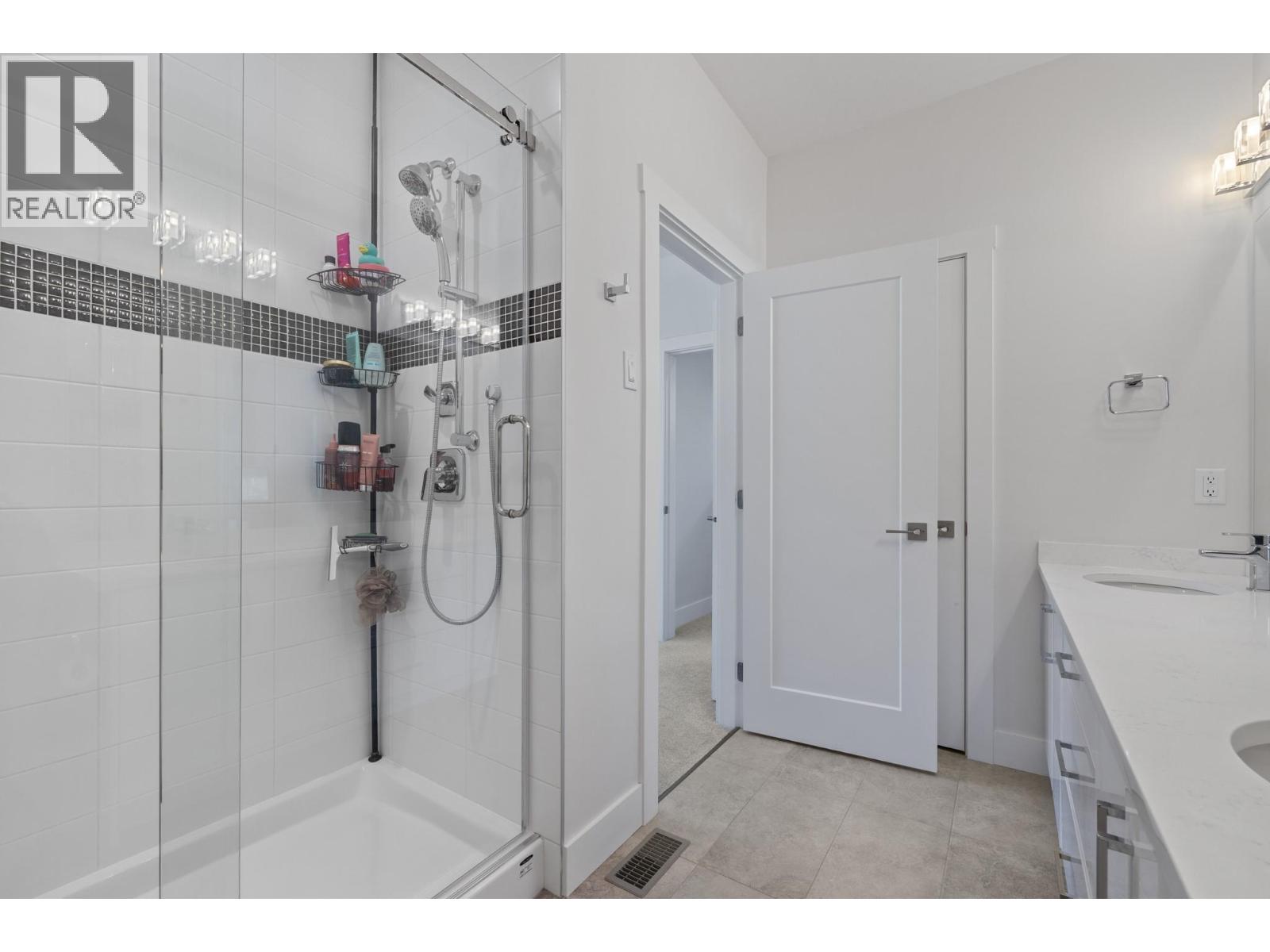 Picture for Unit #12, 115 Wyndham  Crescent https://www.cirrealty.ca/reb/bc/2/10366852_25.jpg